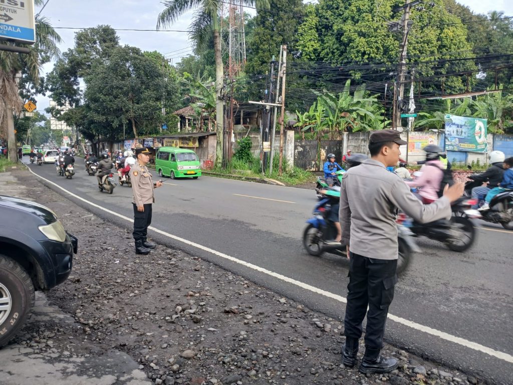 Polsek Gunungpuyuh Rutin Laksanakan Gatur Pagi, Agar Terciptanya Kamseltibcar Lantas