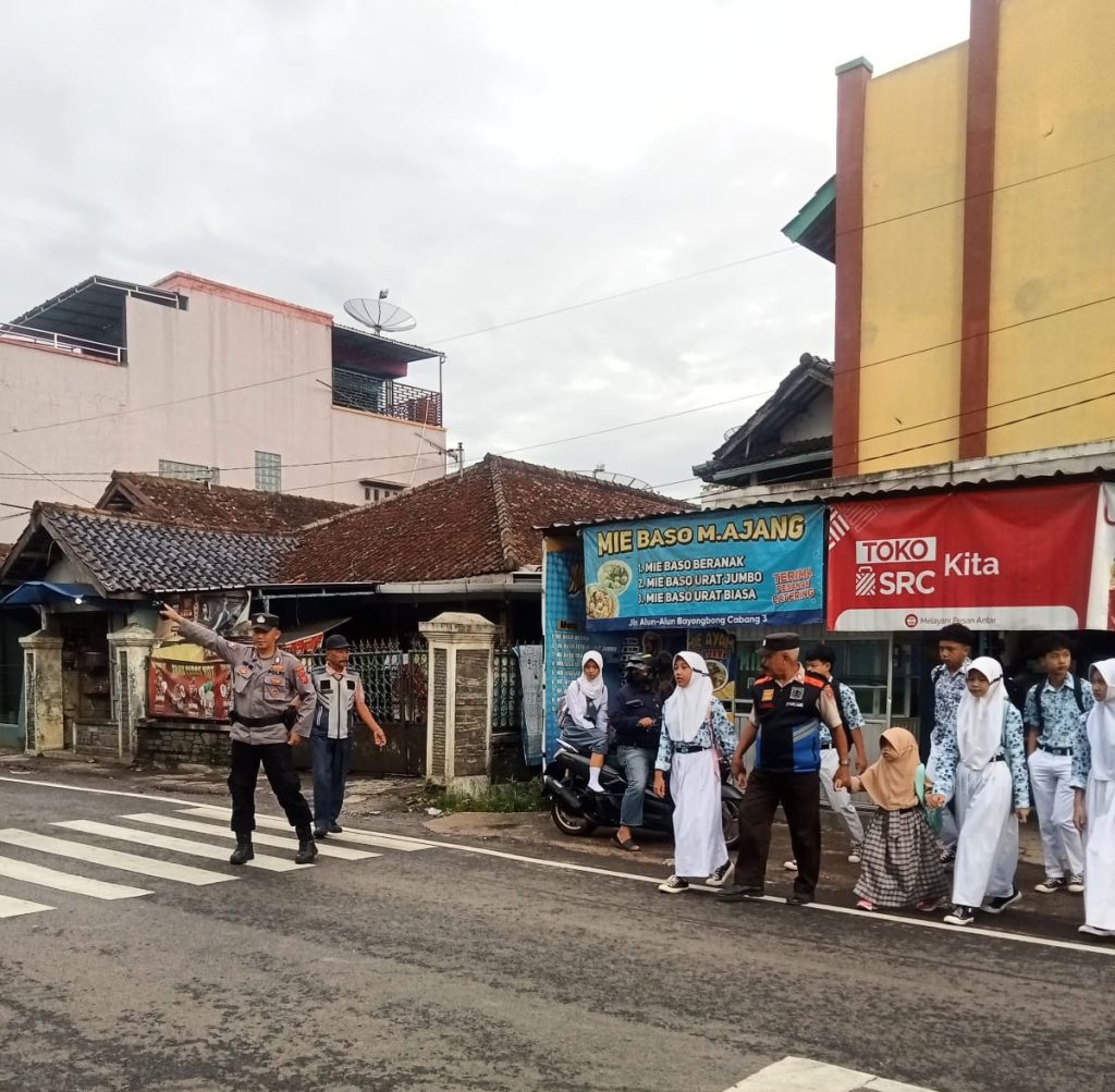 Polsek Bayongbong Gelar Jam Rawan Pagi