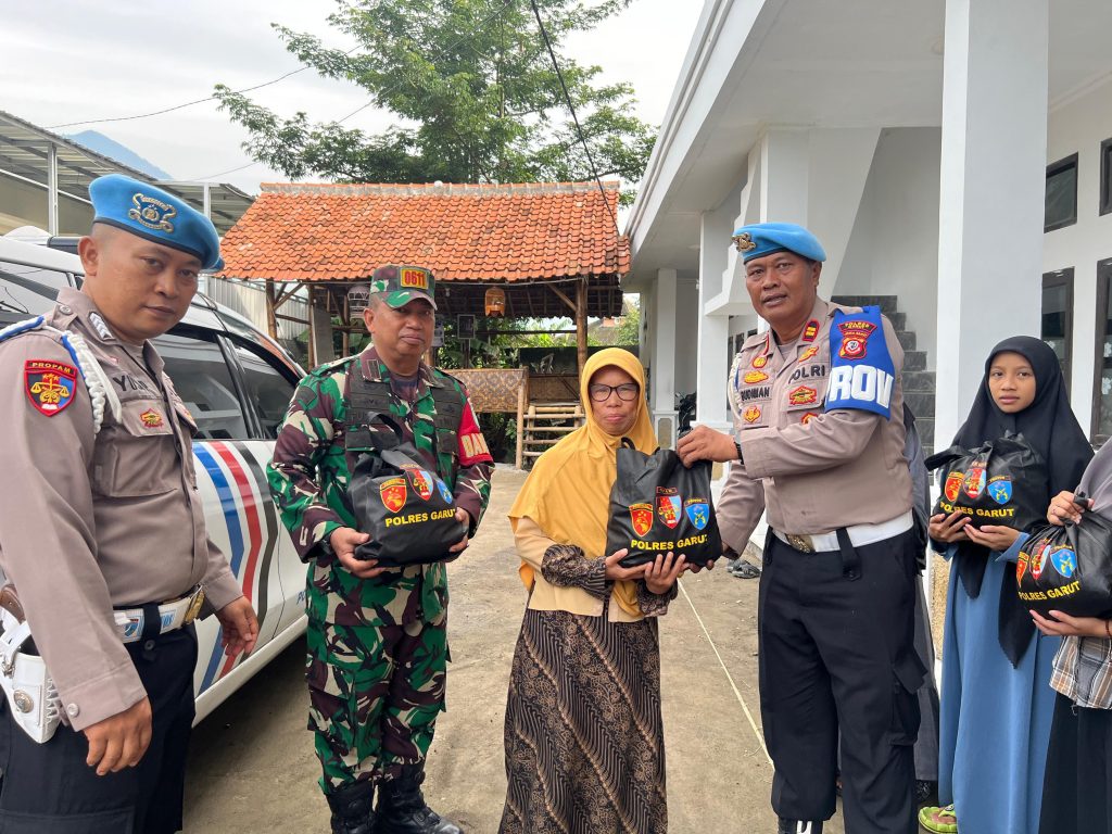 Mewujudkan Polri yang Peduli dan Humanis Sipropam Polres Garut Lakukan Baksos