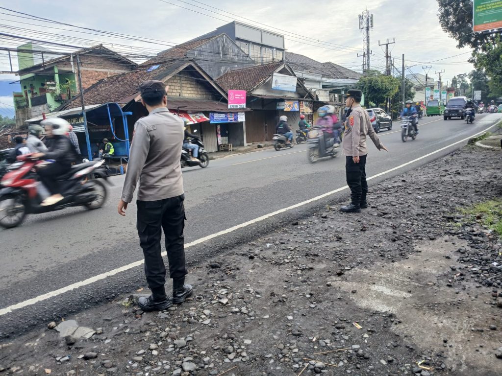 Polsek Gunungpuyuh Rutin Laksanakan Gatur Pagi, Agar Terciptanya Kamseltibcar Lantas