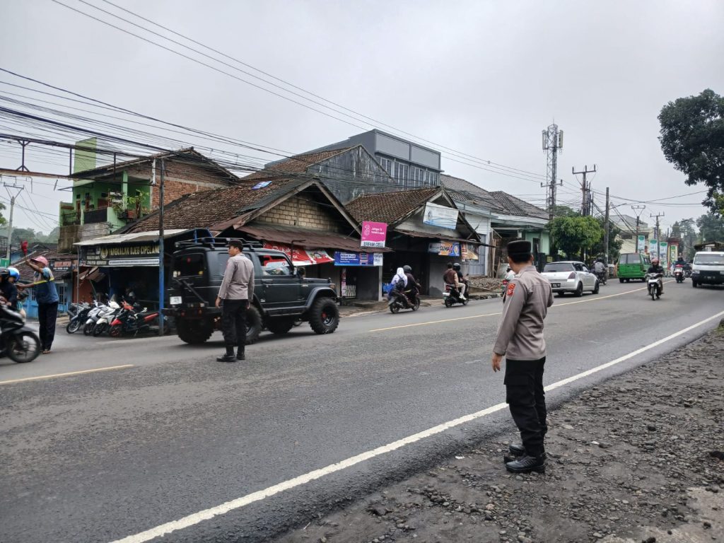 Polsek Gunungpuyuh rutin laksanakan Gatur Pagi, Agar Terciptanya Kamseltibcar Lantas dipagi hari diwilayah hukum Polsek Gunungpuyuh