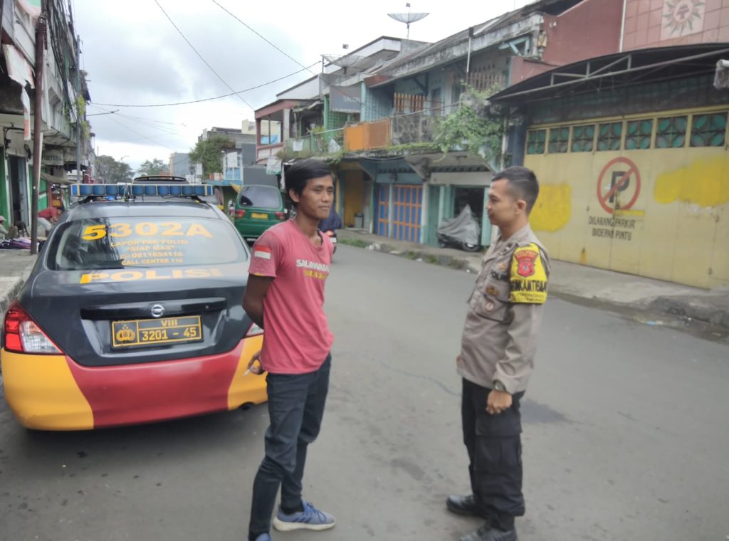 Guna Menciptakan Keamanan dan Kondusif, Kapolsek Citamiang Patroli Dialogis dan Sambangi Warga