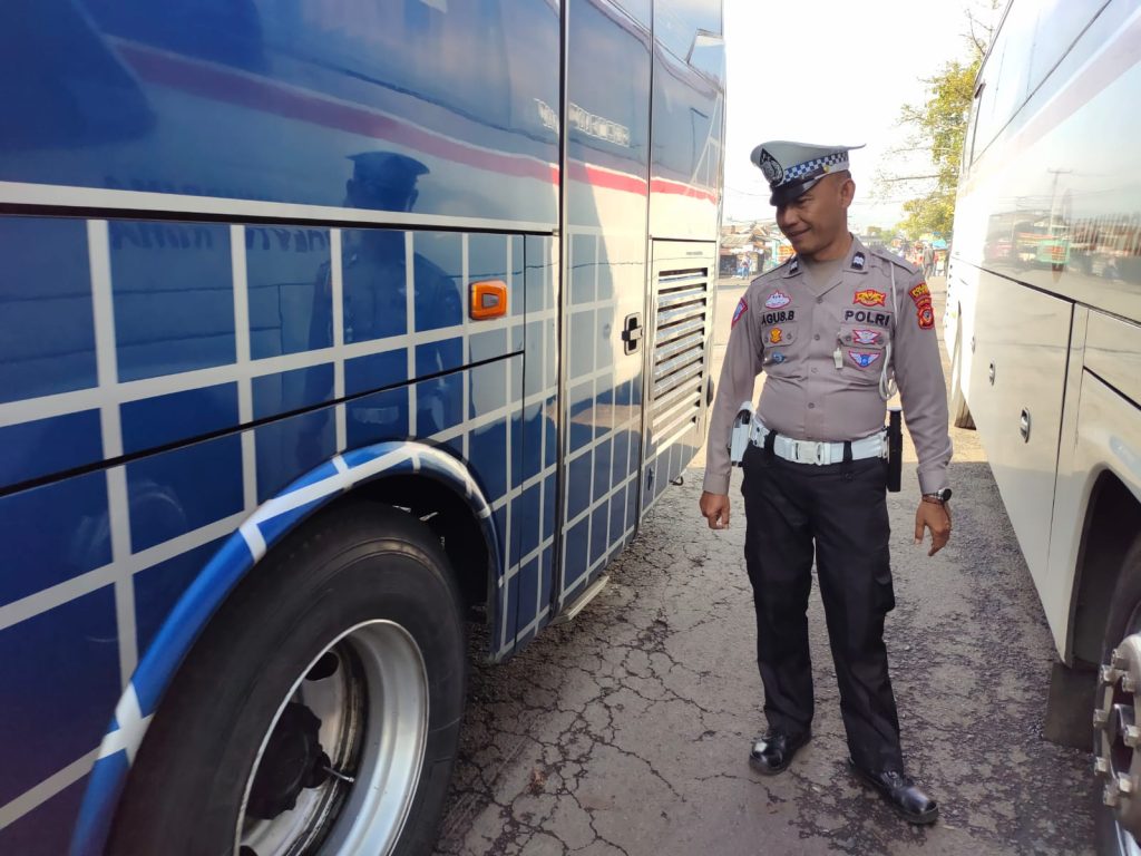 Sat Lantas Polres Garut Laksanakan Ramp Check Angkutan Umum di Terminal Guntur