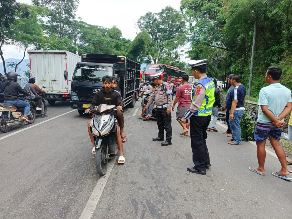 Polisi Gerak Cepat Tangani Kejadian Laka Lantas di Kabupaten Garut