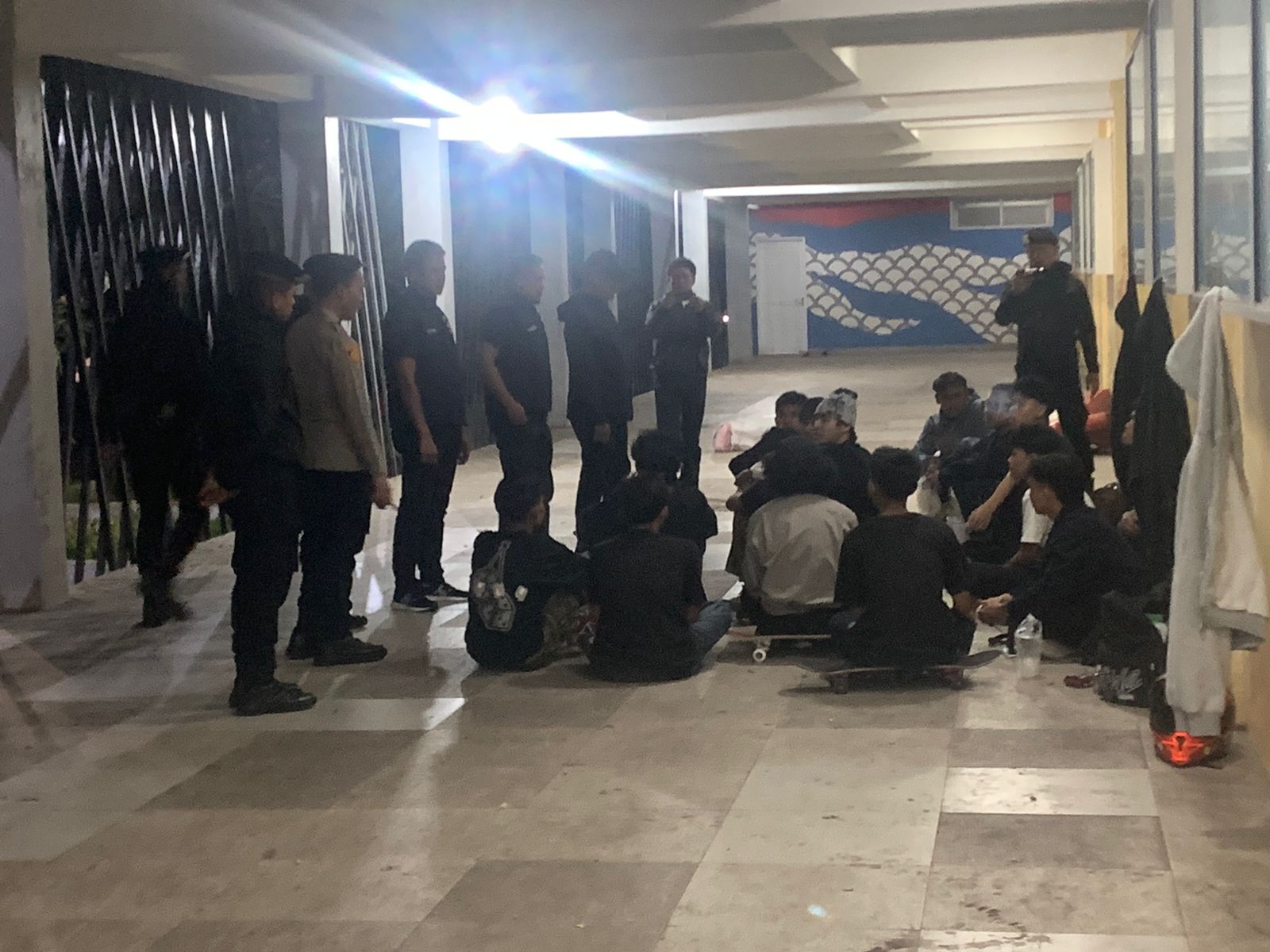 Polres Garut Gelar Patroli Edukasi Penerapan Jam Malam Bagi Pelajar Polres Garut Gelar Patroli Edukasi Penerapan Jam Malam Bagi Pelajar