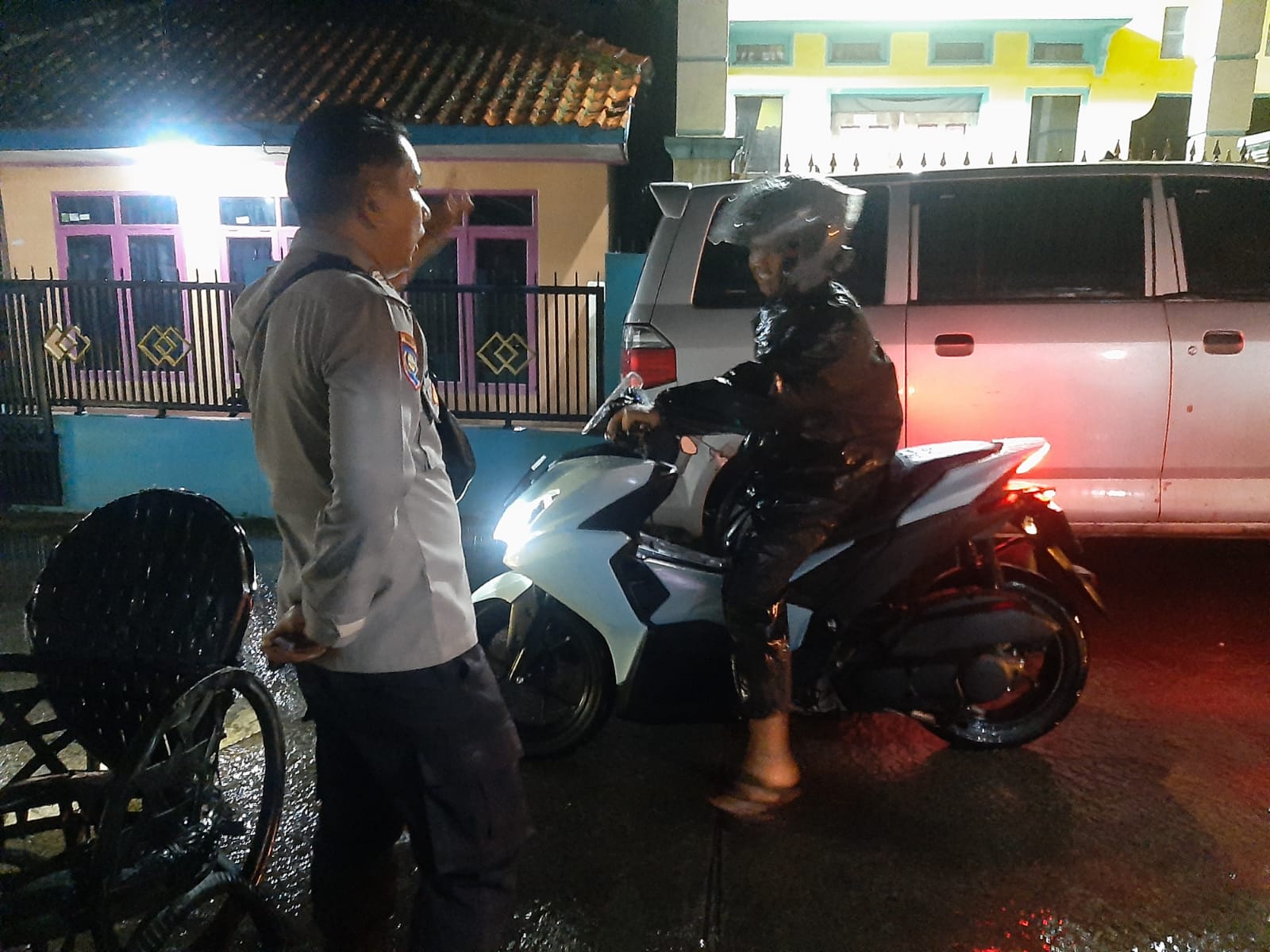 Respons Cepat Polisi Atasi Dampak Longsor di Jalur Desa Dano