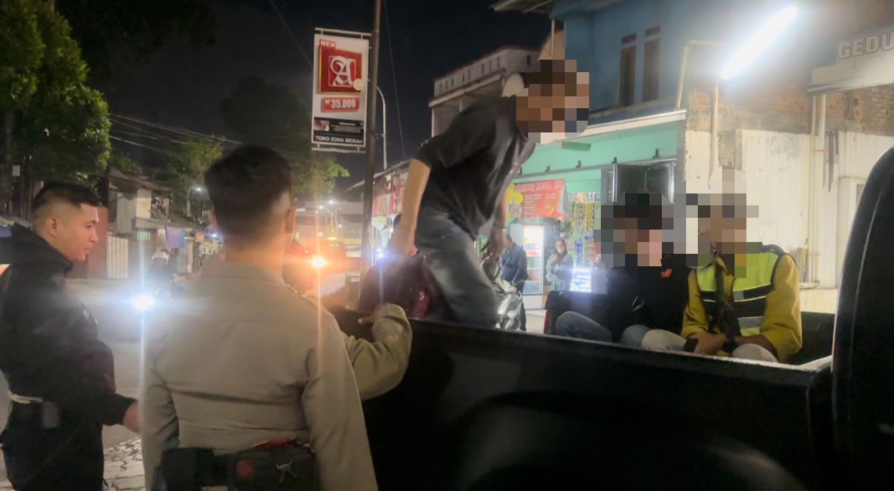 Polres Garut Tindak Cepat Laporan Warga, Amankan Sekelompok Pemuda di Alfamart Sudirman