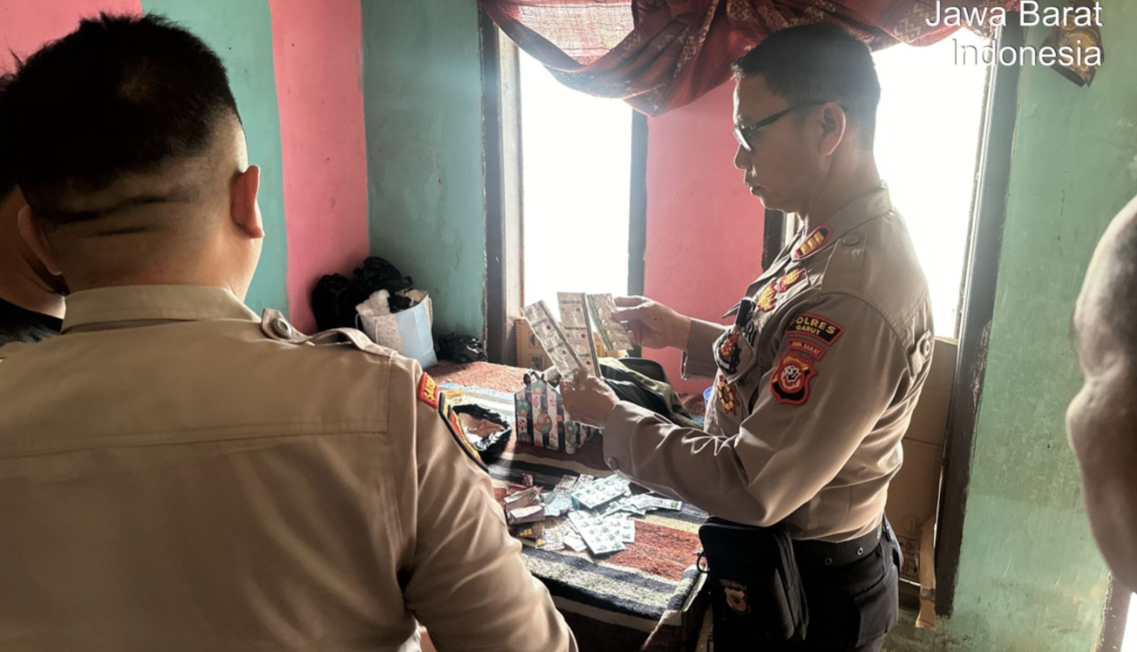 Sat Samapta Polres Garut Gerebek Kontrakan Penjual Obat Terlarang, Amankan Ratusan Butir Obat