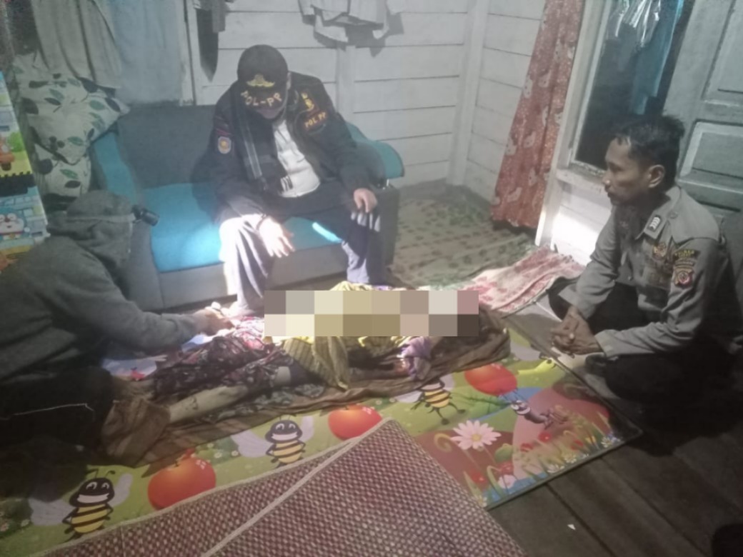 Polsek Cisewu Bersama Warga Evakuasi Korban Tanah Longsor, Empat Orang Meninggal Dunia
