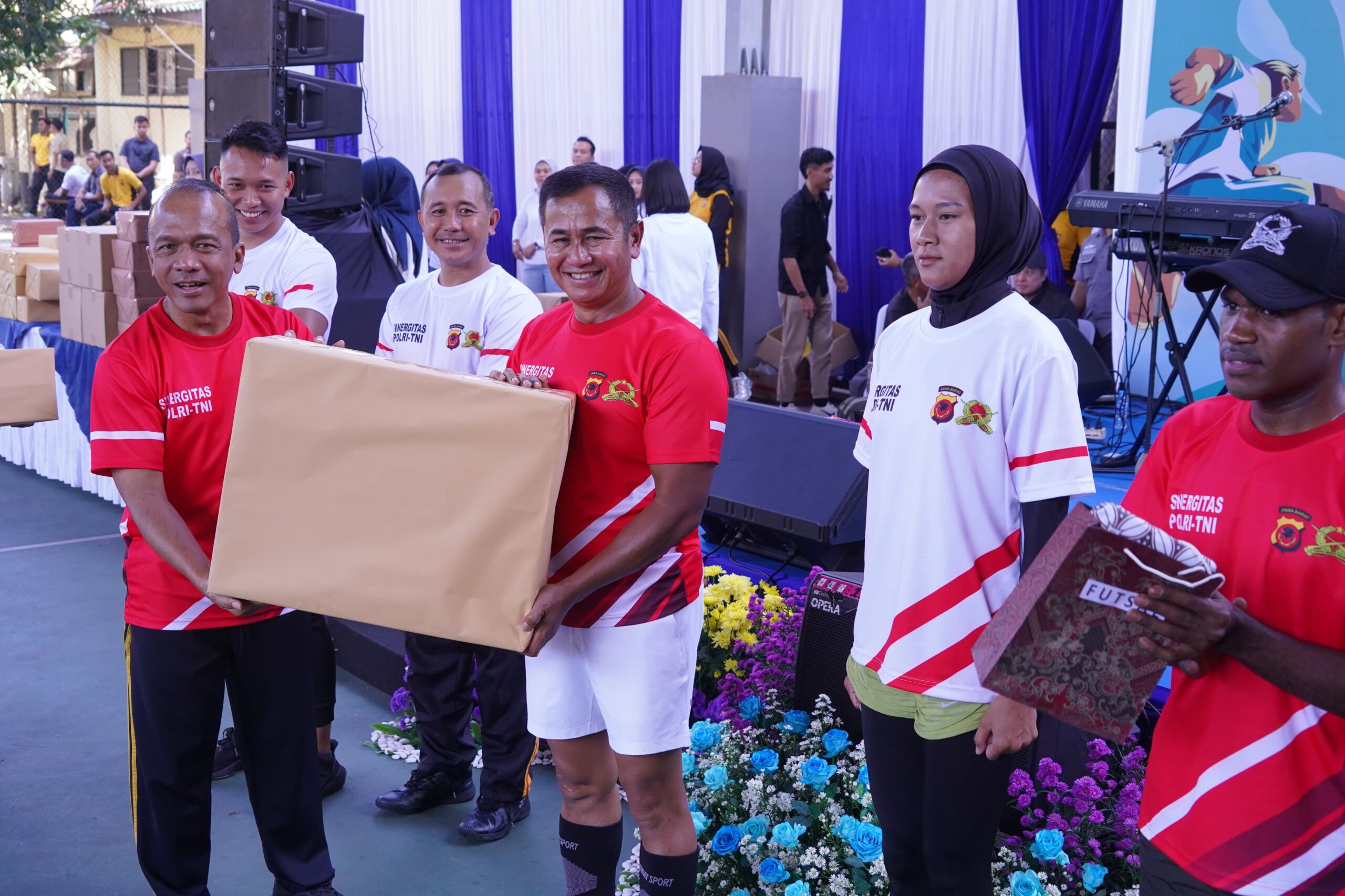 Polda Jabar dan Pussenif Pererat Soliditas Lewat Olahraga Bersama