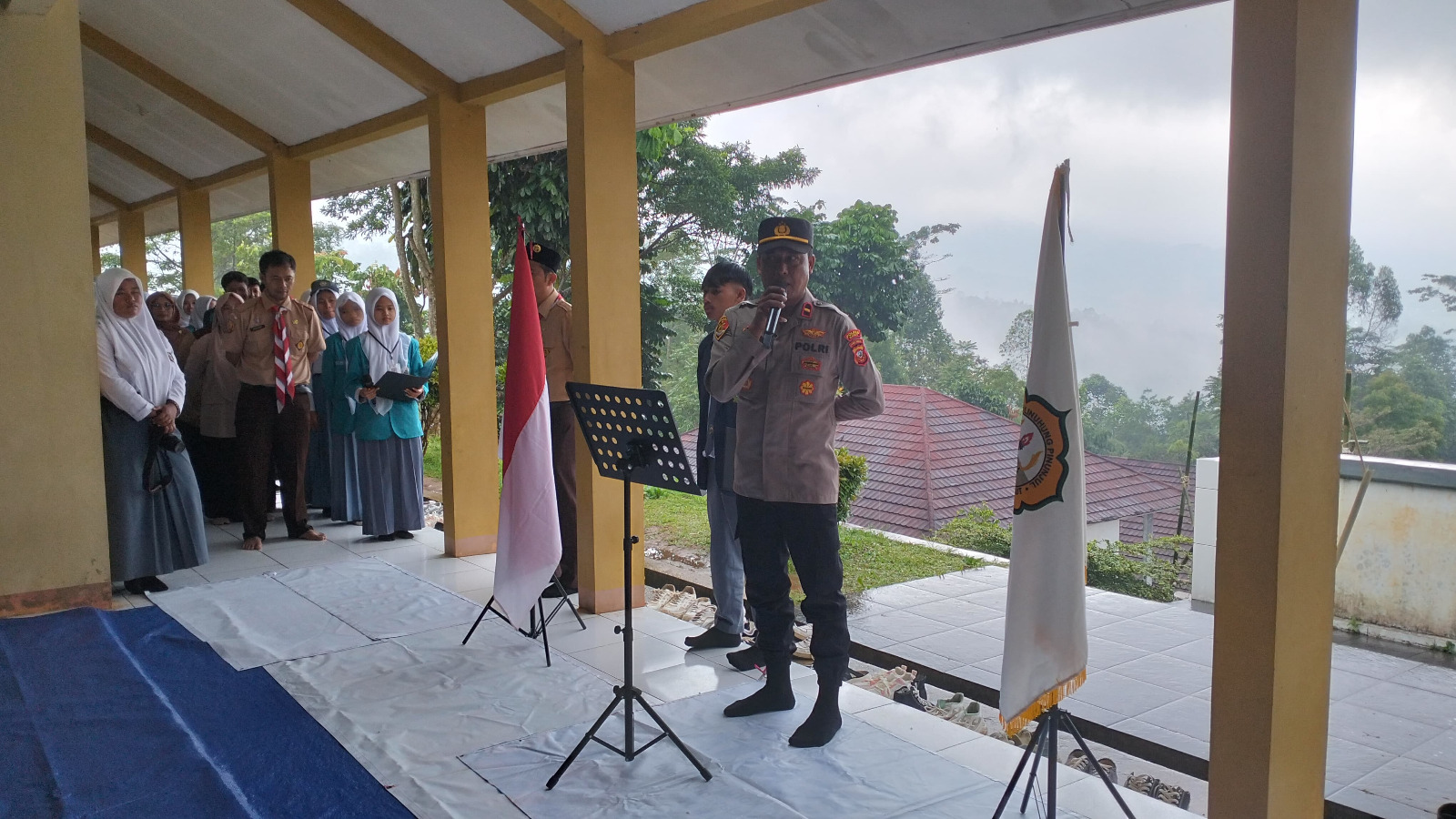 Polres Garut Hadir di Tengah MPLS : Beri Edukasi untuk Siswa Baru