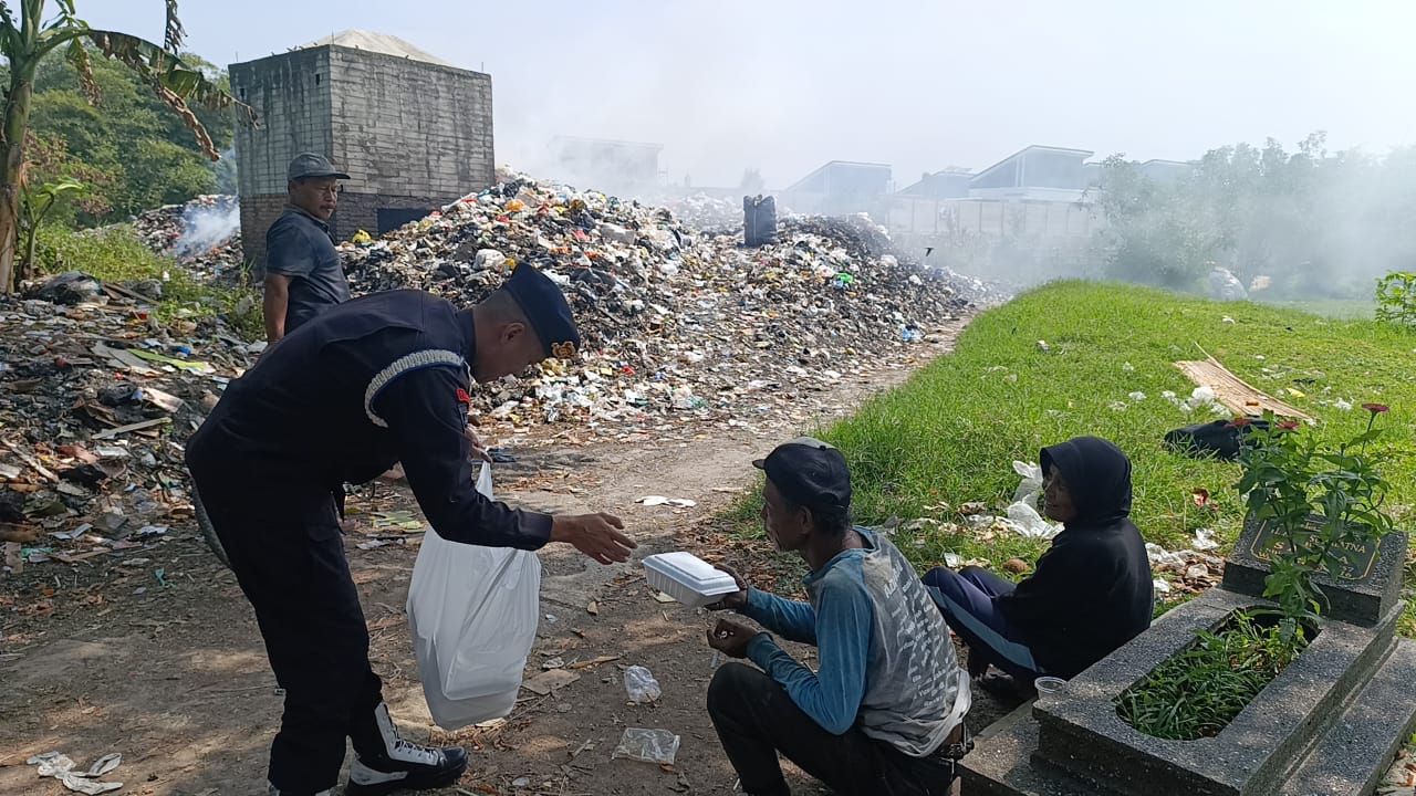 Satgas Brimob Polda Jabar Gelar Kegiatan “Jumat Berkah”
