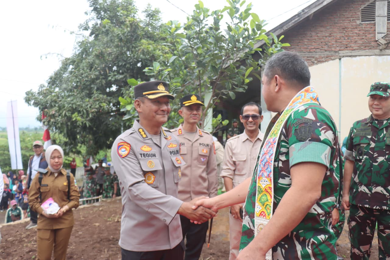 Kapolres Garut Dampingi KASAD Launching Pembersihan Situ Bagendit