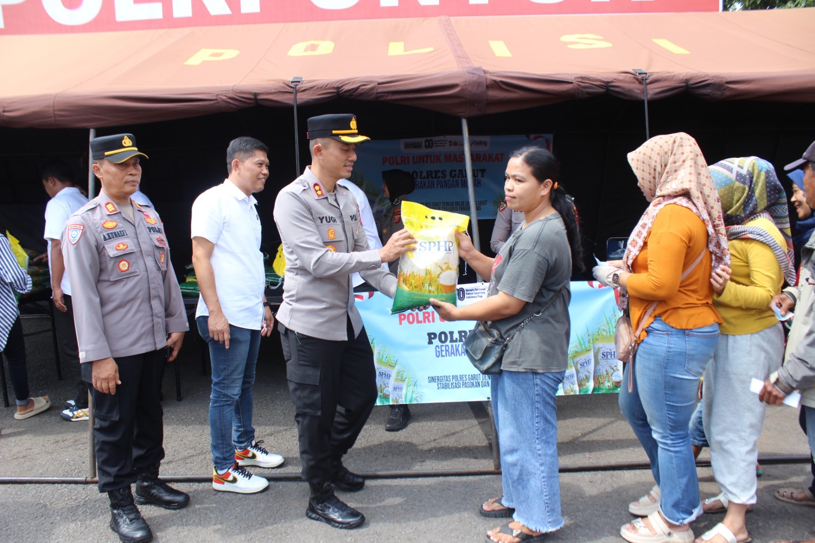 Polres Garut Gelar Gerakan Pangan Murah, Sediakan Beras Medium Harga Terjangkau untuk Warga