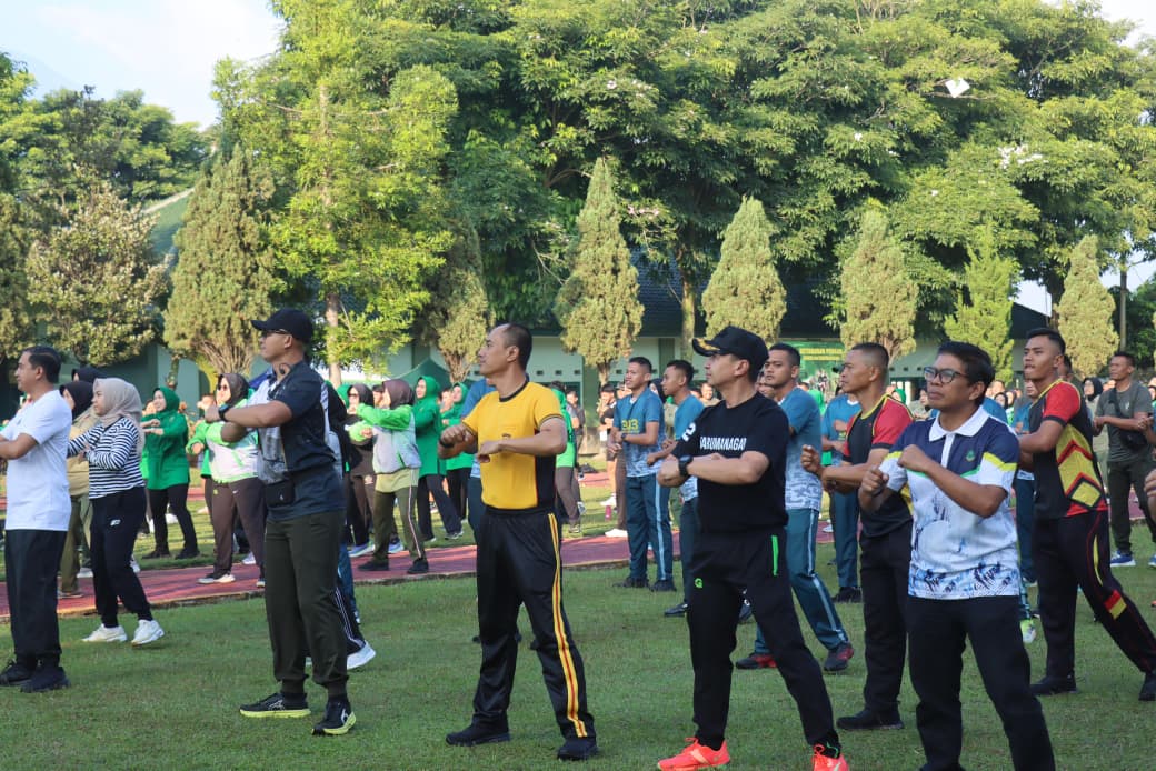 Senam Bersama di Korem 062/Tarumanagara, Kapolres Garut Bersama Forkopimda Garut Perkuat Sinergi dan Semangat Hidup Sehat