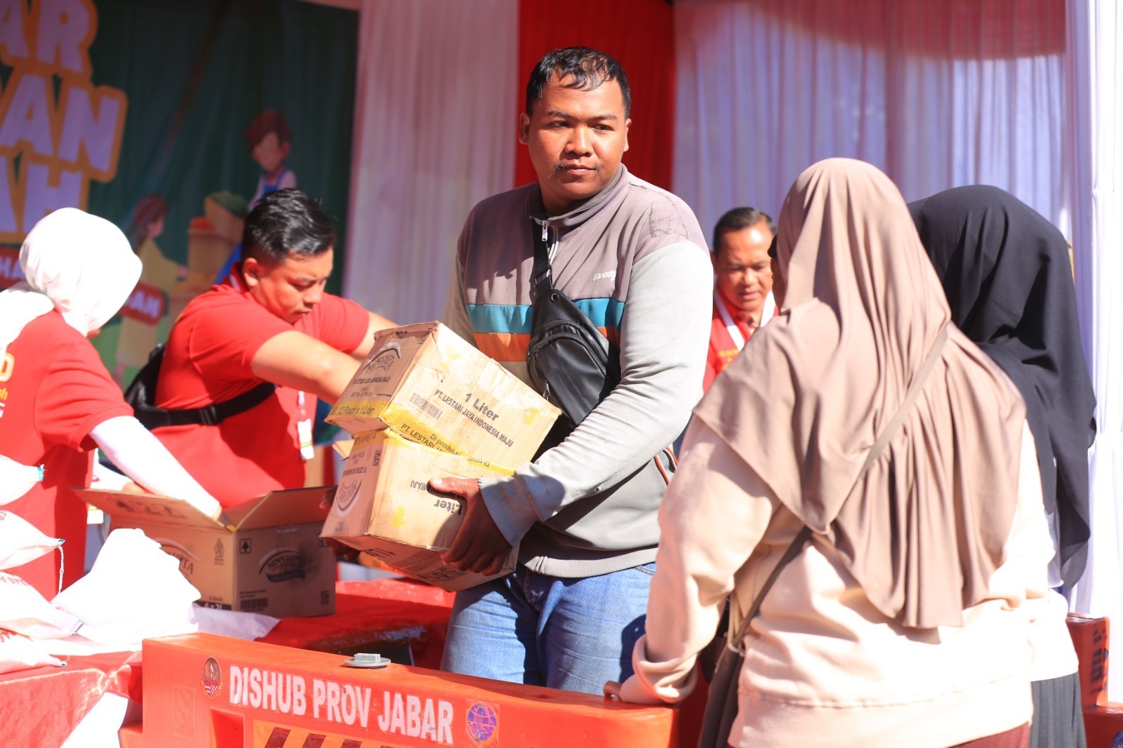 Polres Garut Bantu Ringankan Beban Warga Lewat Gerakan Pangan Murah