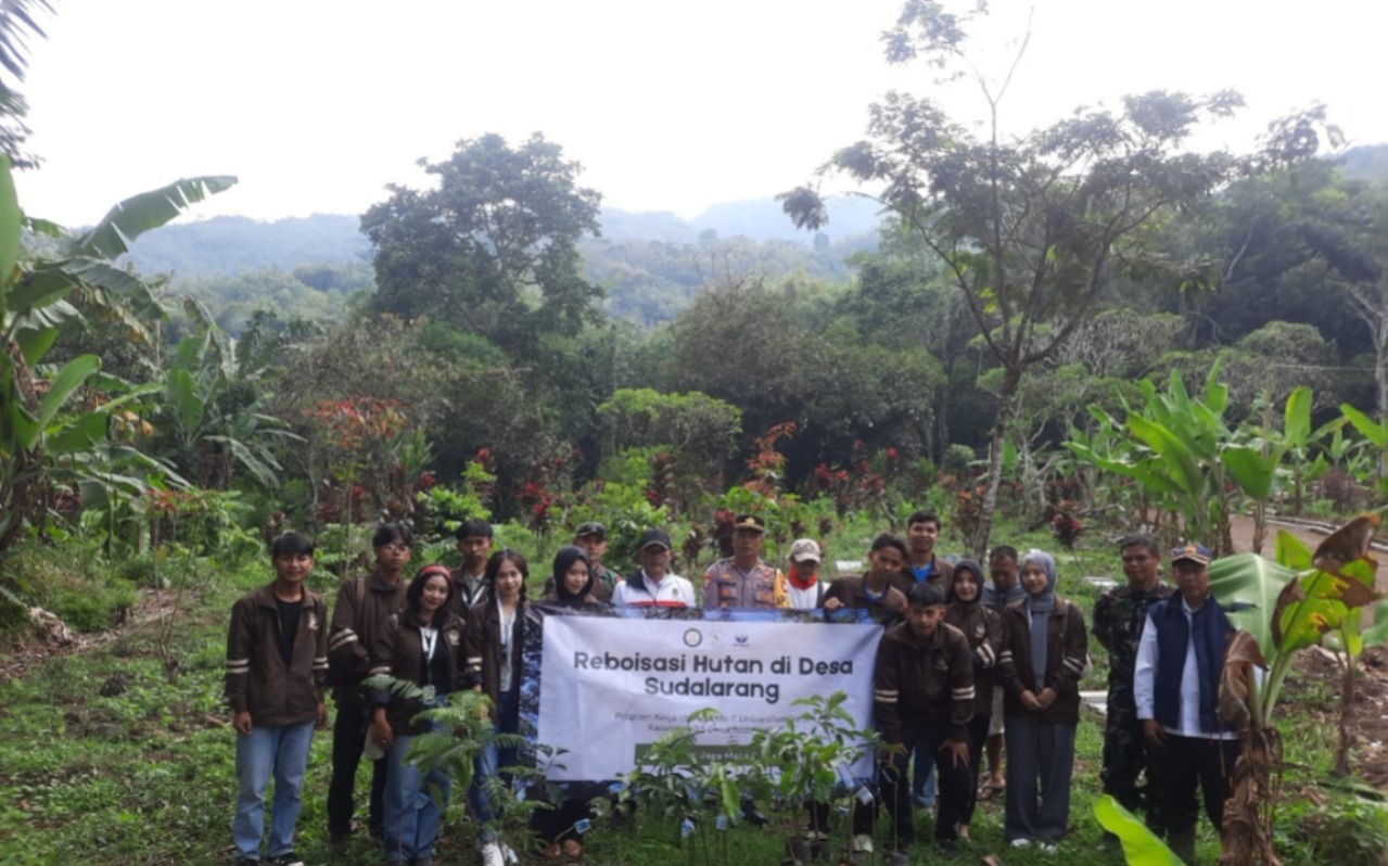 Kapolres Garut Bersama Forkopimda Beri Penghormatan Para Pejuang 45 melalui Pemancangan Bambu Runcing, Semarakkan HUT ke-80 Proklamasi Kemerdekaan RI di Garut