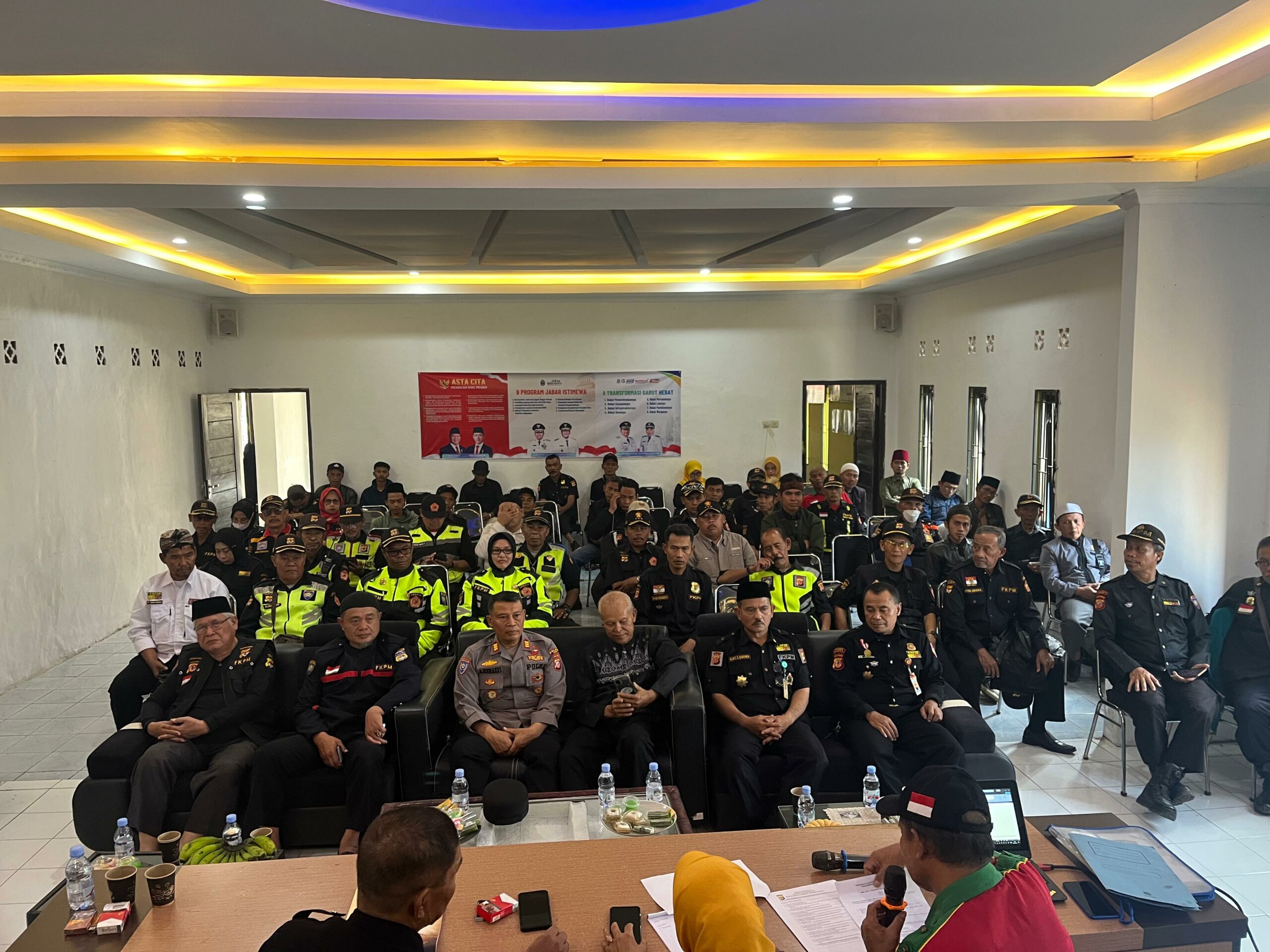 Polsek Pasirwangi Gelar Penyuluhan Kamtibmas di Desa Padaasih, Ajak Warga Aktif Jaga Keamanan