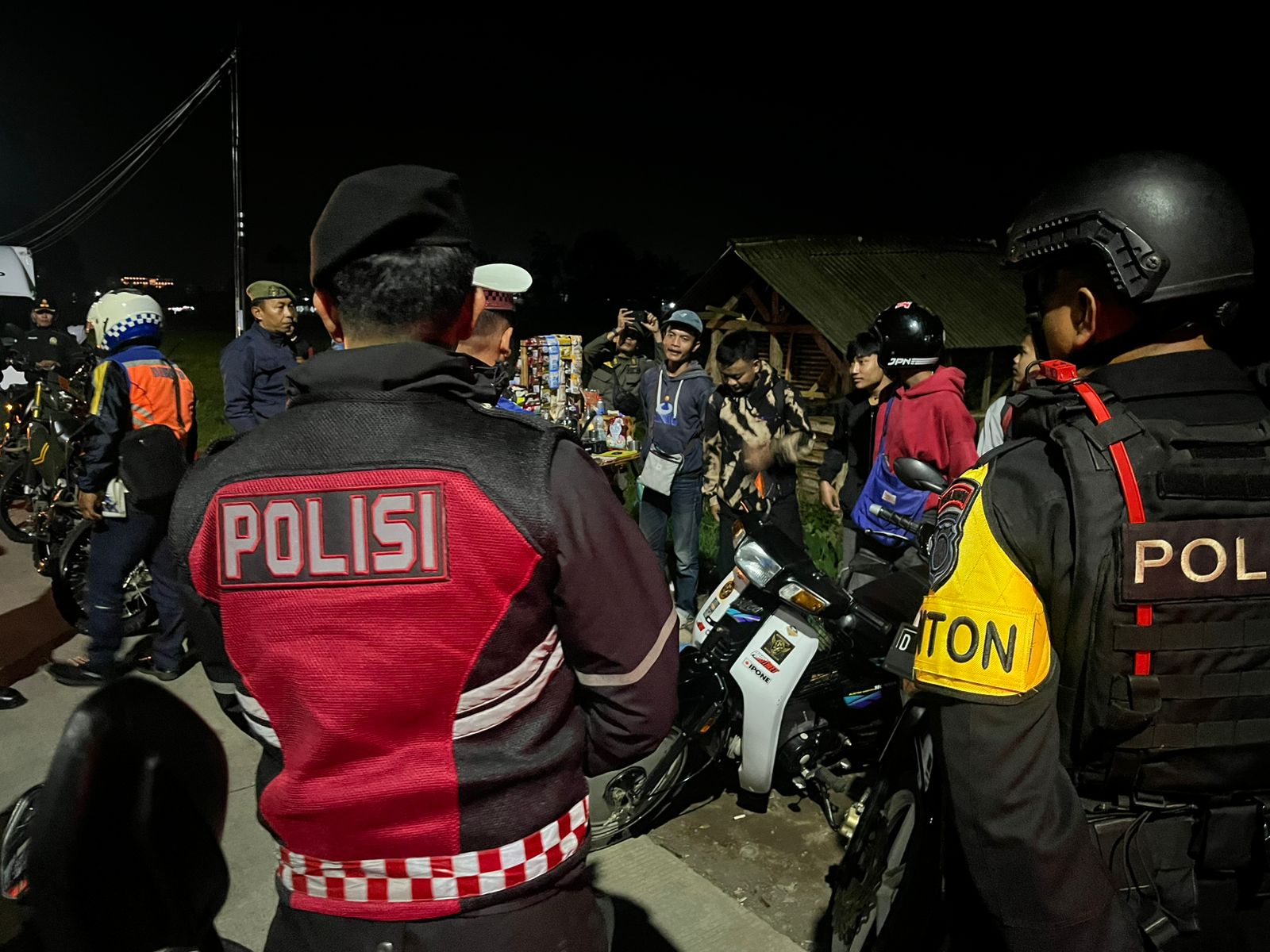 Ciptakan Rasa Aman Polres Garut Laksanakan KRYD, Amankan Puluhan Botol Miras dan Knalpot Brong