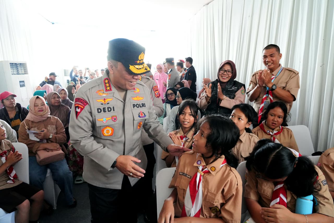 Dekat Dengan Masyarakat, Wakapolri Dinanti Warga, Saat Tinjau Bakti Sosial, Bakti Kesehatan dan Pembangunan SMA Kemala Taruna Bhayangkara di Bogor