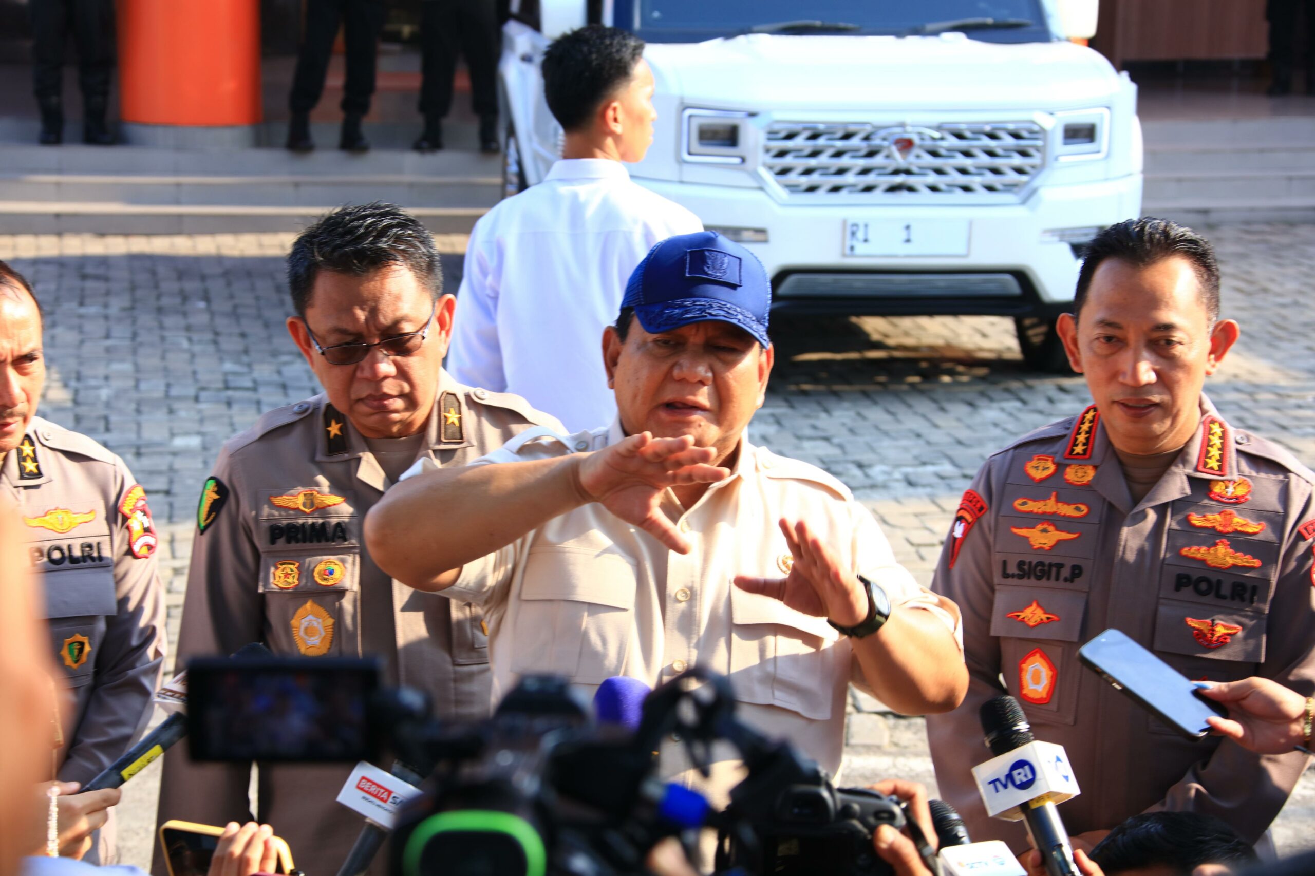Prabowo: Polisi Terluka Saat Ricuh Akan Dapat Kenaikan Pangkat Luar Biasa