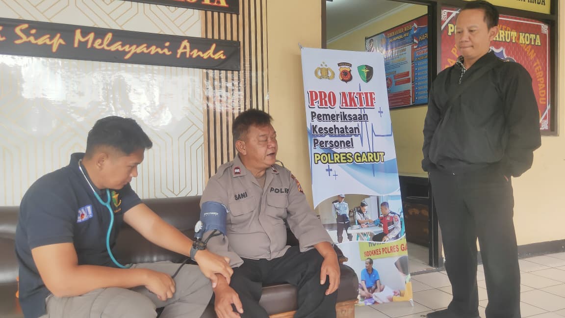Sidokes Polres Garut Gelar Pelayanan Kesehatan Proaktif di Polsek Garut Kota
