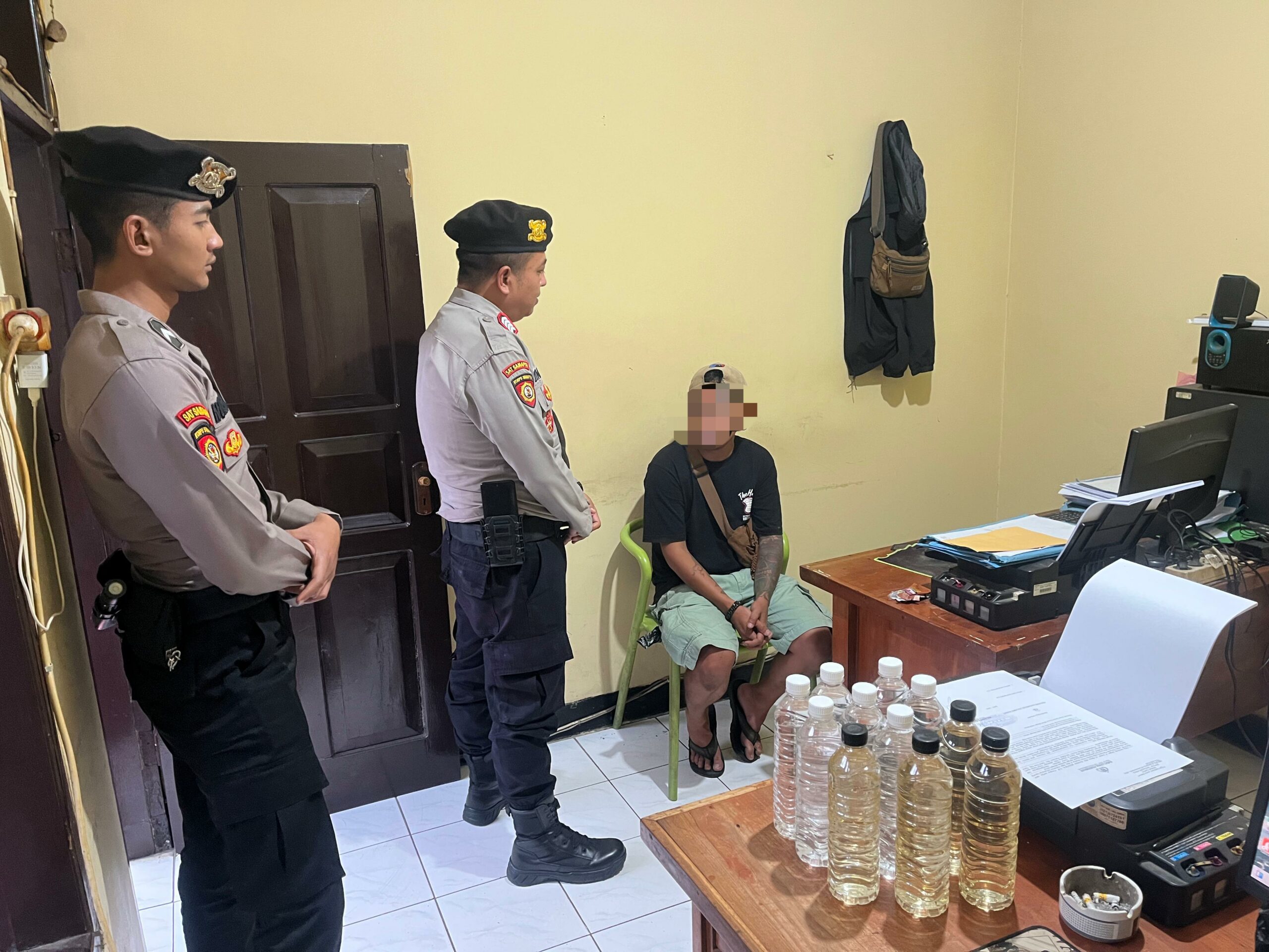 Tindak Lanjuti Laporan Masyarakat, Polsek Tarogong Kidul Amankan Penjual Miras