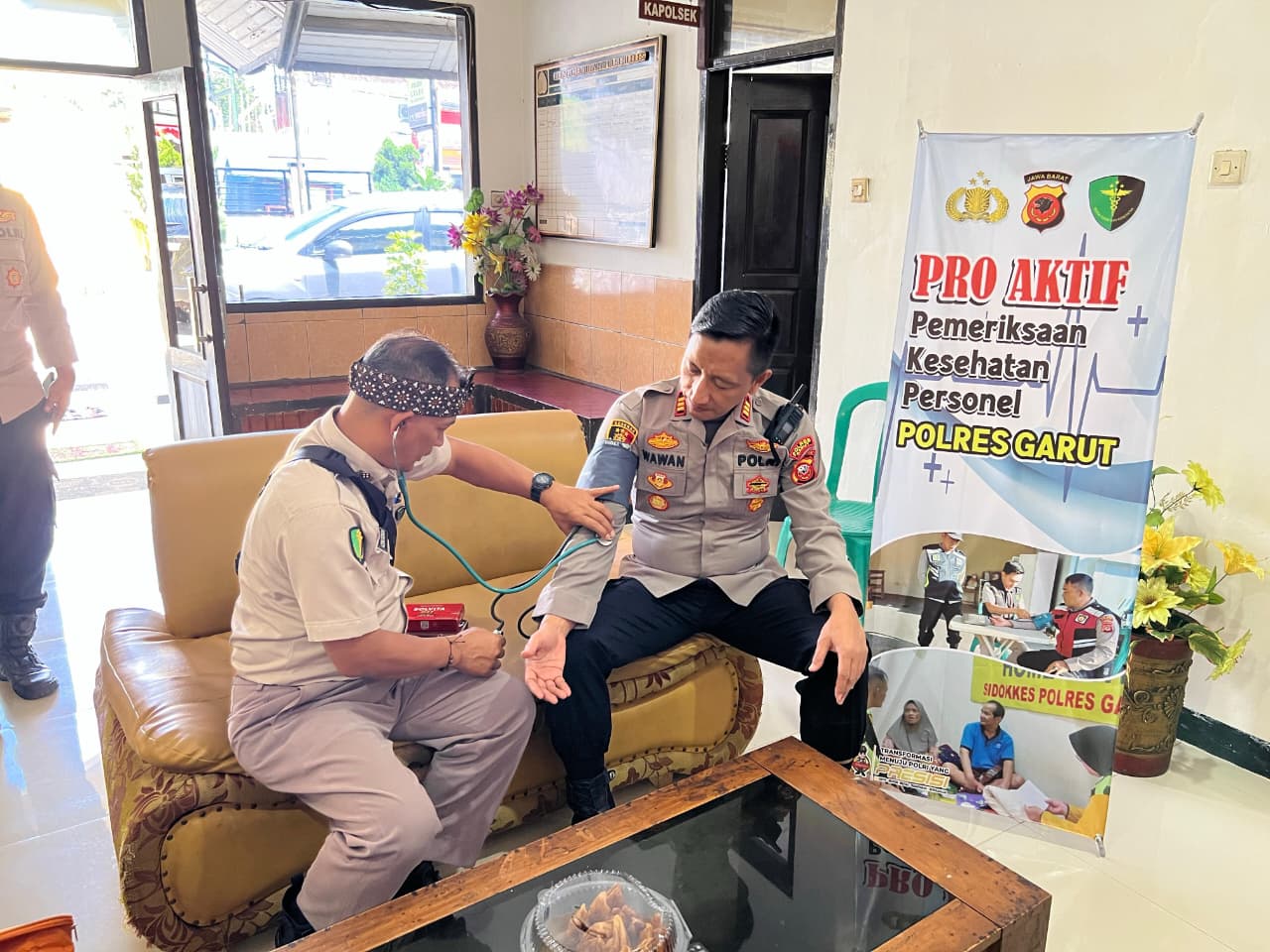 Sehatkan Anggota, Sidokkes Polres Garut Hadirkan Layanan Medis Proaktif di Polsek Leles