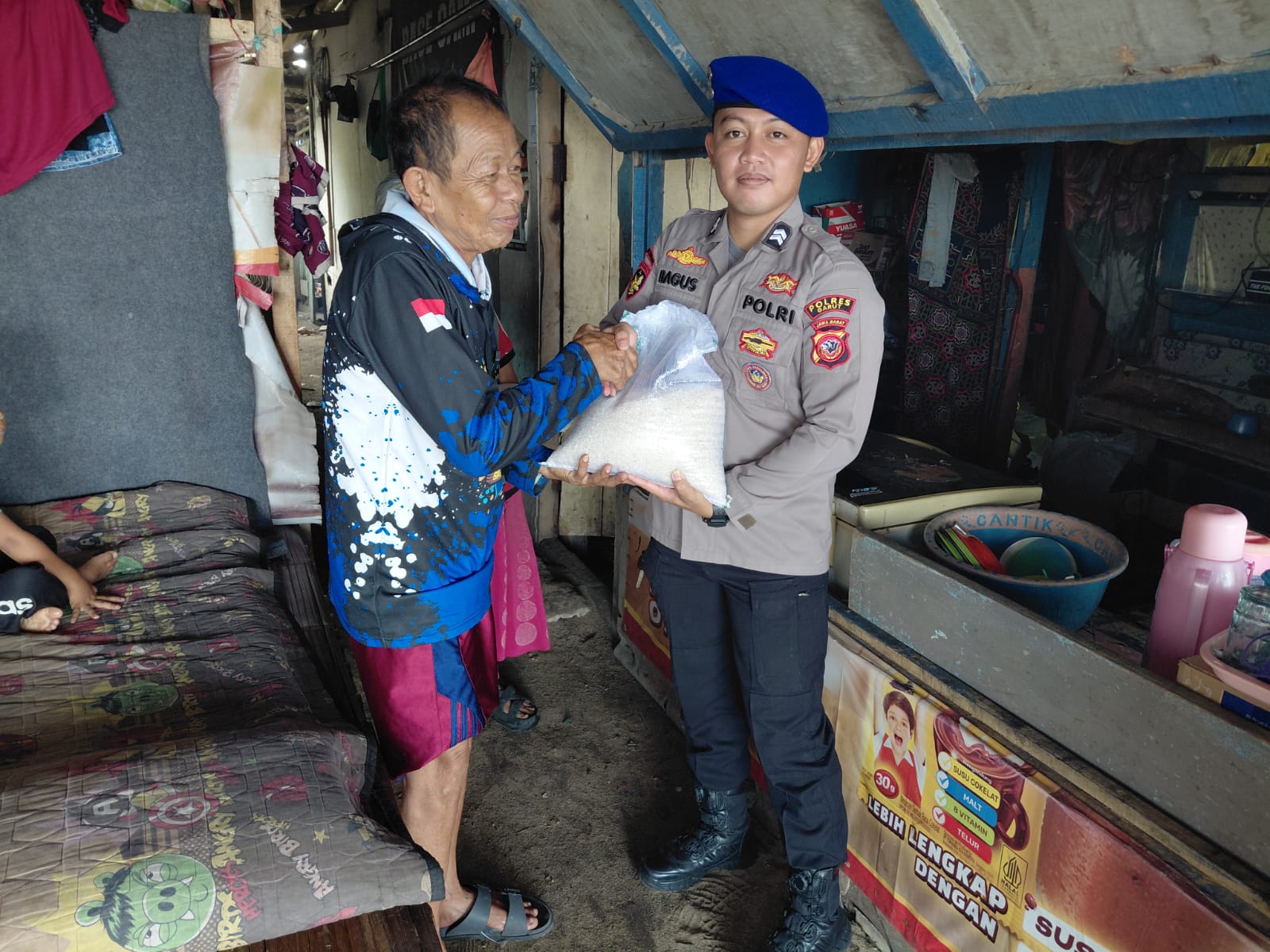 Satpolairud Polres Garut Bagikan Sembako & Edukasi Keselamatan Nelayan