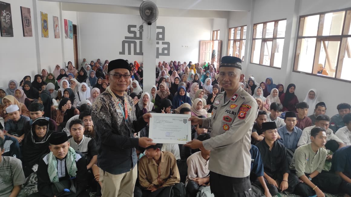 Binmas Polres Garut Sampaikan Tausiyah di SMA Muhammadiyah Wanaraja, Ajak Pelajar Jauhi Bullying dan Narkoba