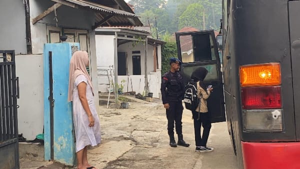 Peduli Pendidikan, Sat Brimob Polda Jabar Hadirkan Bus Gratis Antar Pelajar Sekolah