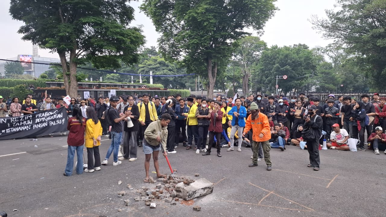 Sentuhan Humanis Mojang Lodaya, Unjuk Rasa 1 Tahun Pemerintahan Prabowo-Gibran di Jabar Aman dan Damai