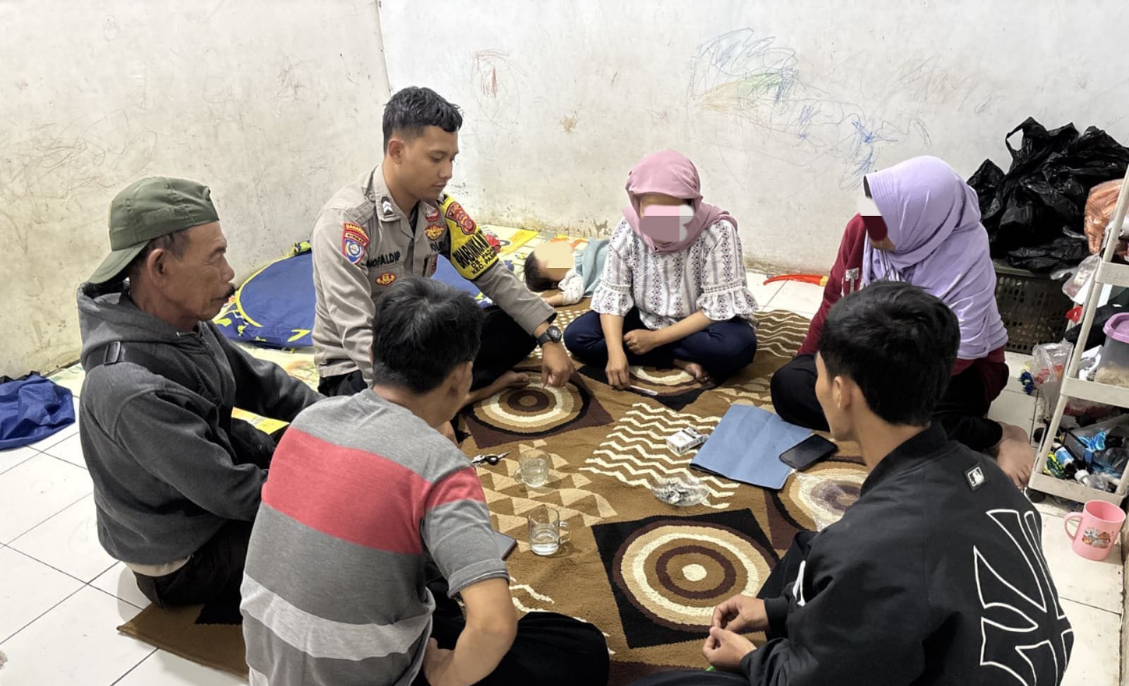 Polsek Pasirwangi Mediasi Perselisihan Warga Terkait Utang Piutang, Sepakat Damai Secara Kekeluargaan