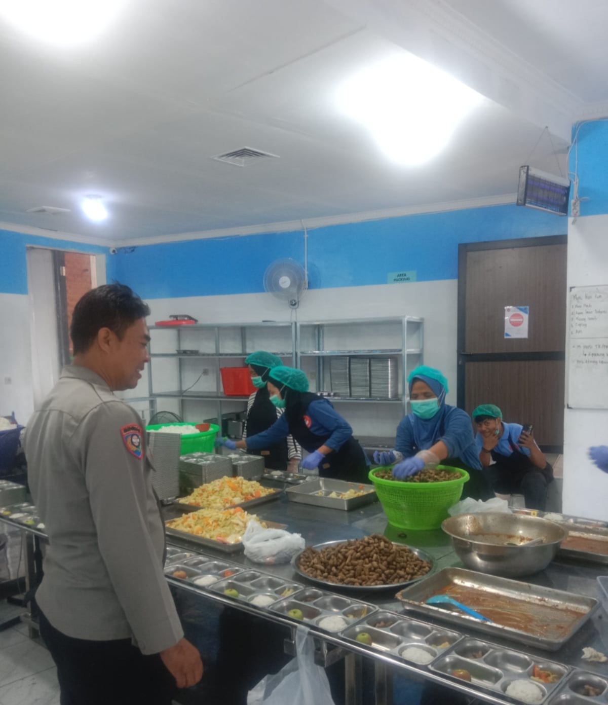 Polsek Leuwigoong Kontrol SPPG Dapur Sehat Merah Putih di Desa Sindangsari