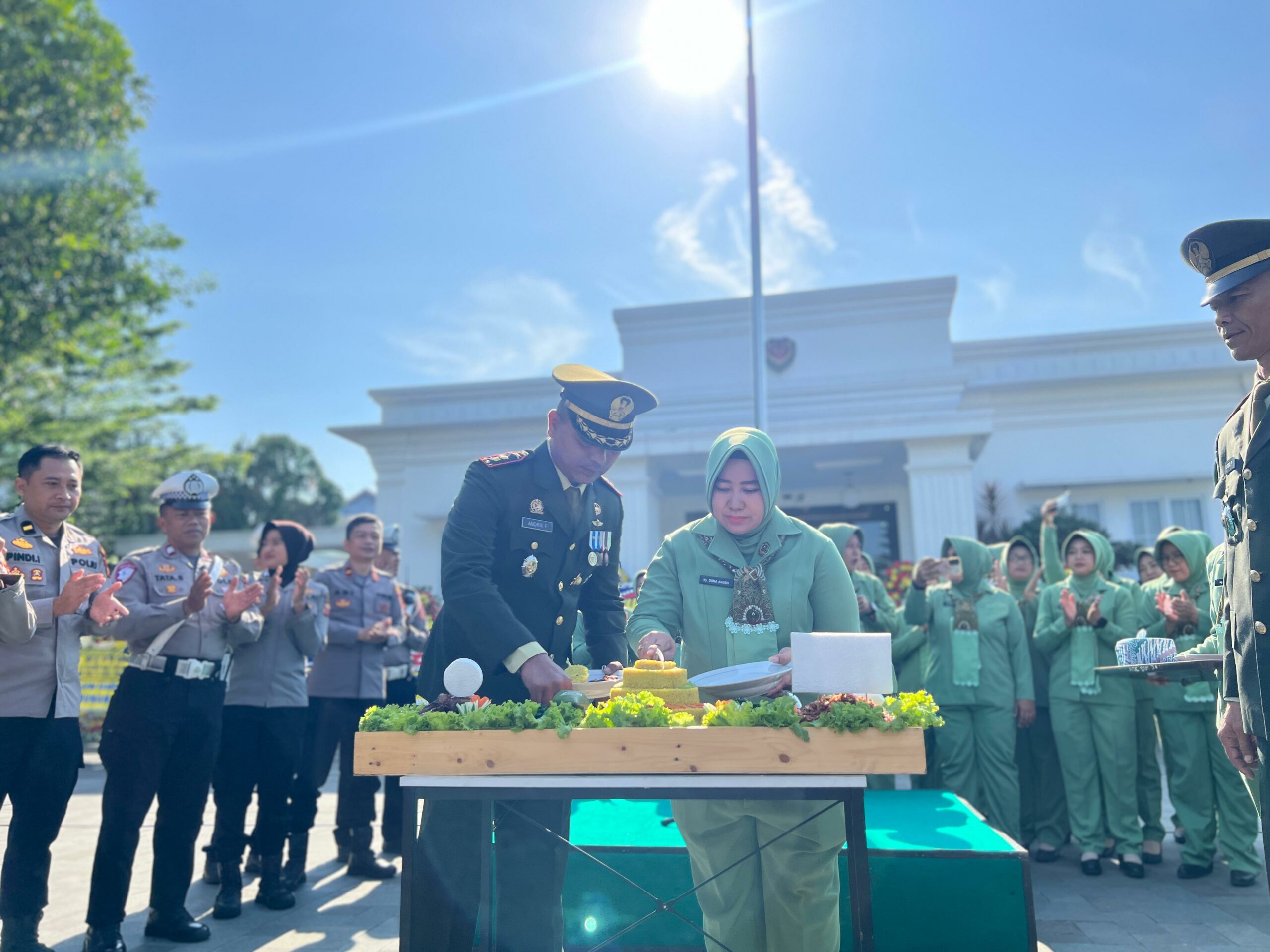 Polres Garut Berikan Kejutan ke Kodim 0611 Garut di HUT TNI ke-80