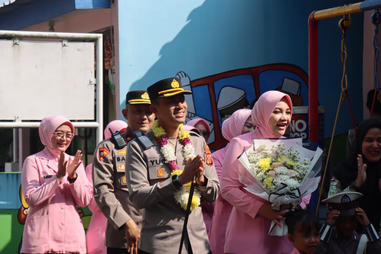 Kapolres Garut dan Ketua Bhayangkari Cabang Garut Kunjungi TK Kemala Bhayangkari 15 dan 23, Wujud Kepedulian terhadap Pendidikan Anak Usia Dini
