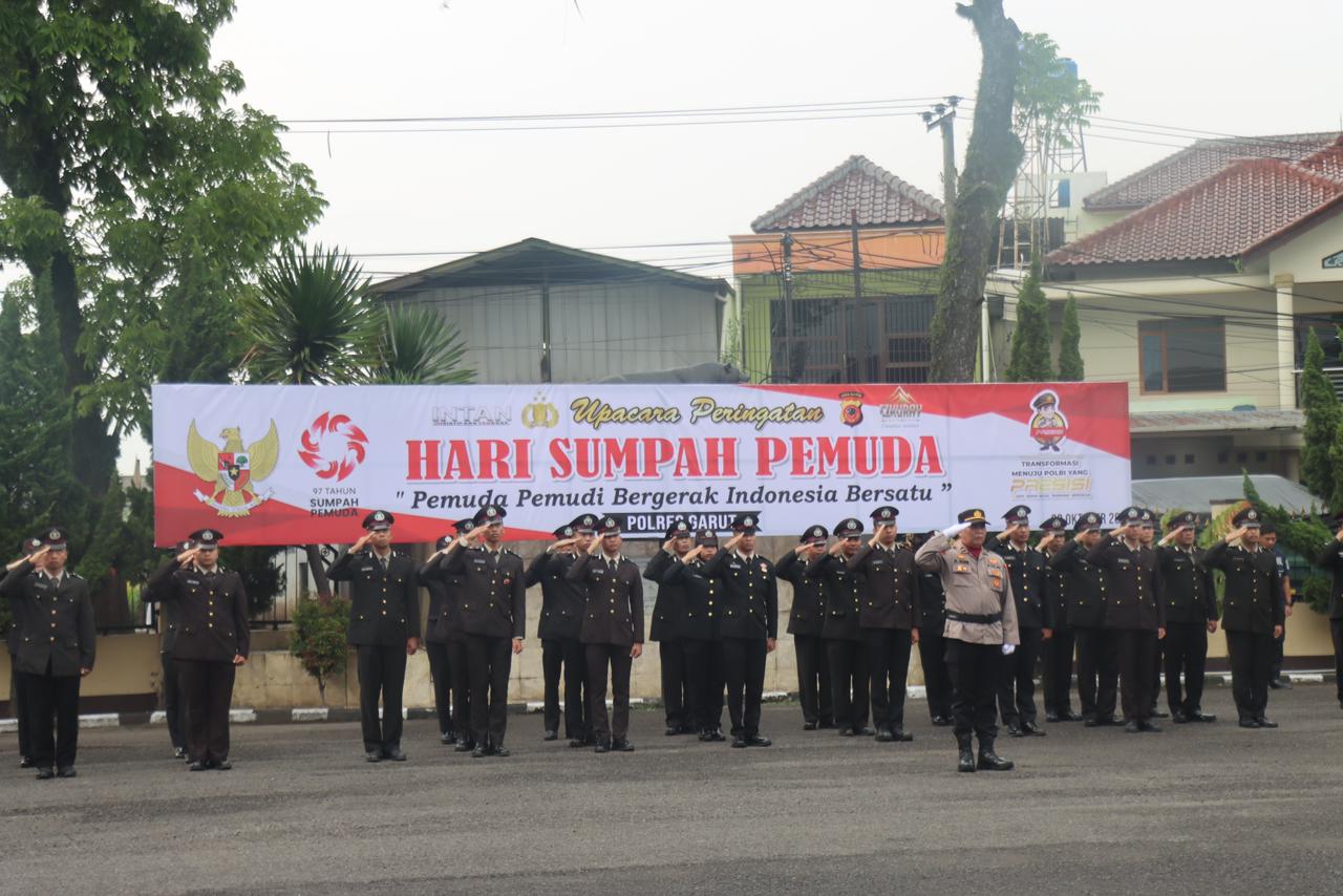 Kapolres Garut Pimpin Upacara Peringatan Hari Sumpah Pemuda ke-97 Tahun 2025: Kobarkan Semangat Persatuan dan Gotong Royong Kapolres Garut Pimpin Upacara Peringatan Hari Sumpah Pemuda ke-97 Tahun 2025: Kobarkan Semangat Persatuan dan Gotong Royong