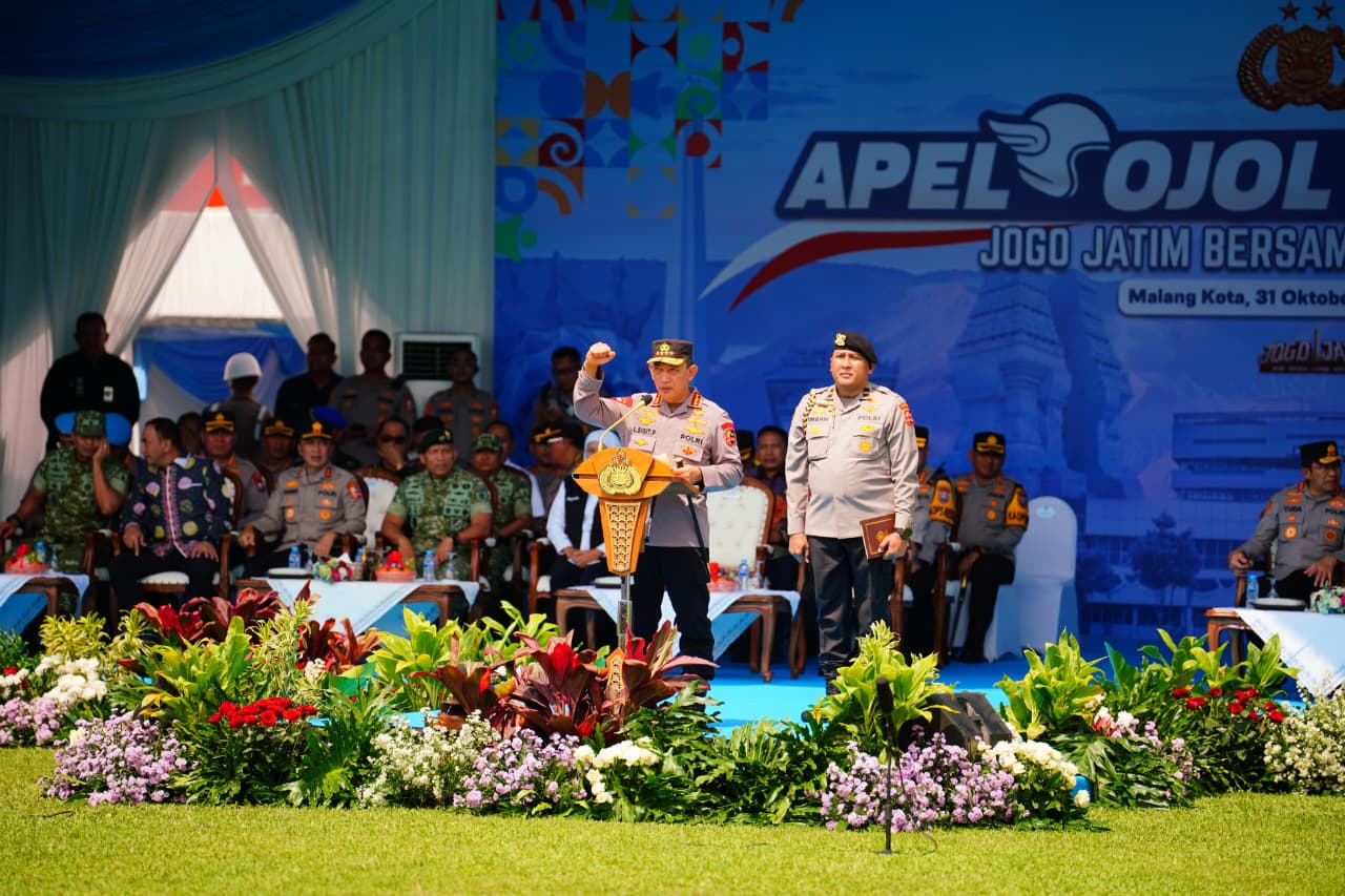 Pimpin Apel Ojol di Jatim, Kapolri Pastikan Komitmen Bermitra Jaga Kamtibmas Kondusif Pimpin Apel Ojol di Jatim, Kapolri Pastikan Komitmen Bermitra Jaga Kamtibmas Kondusif