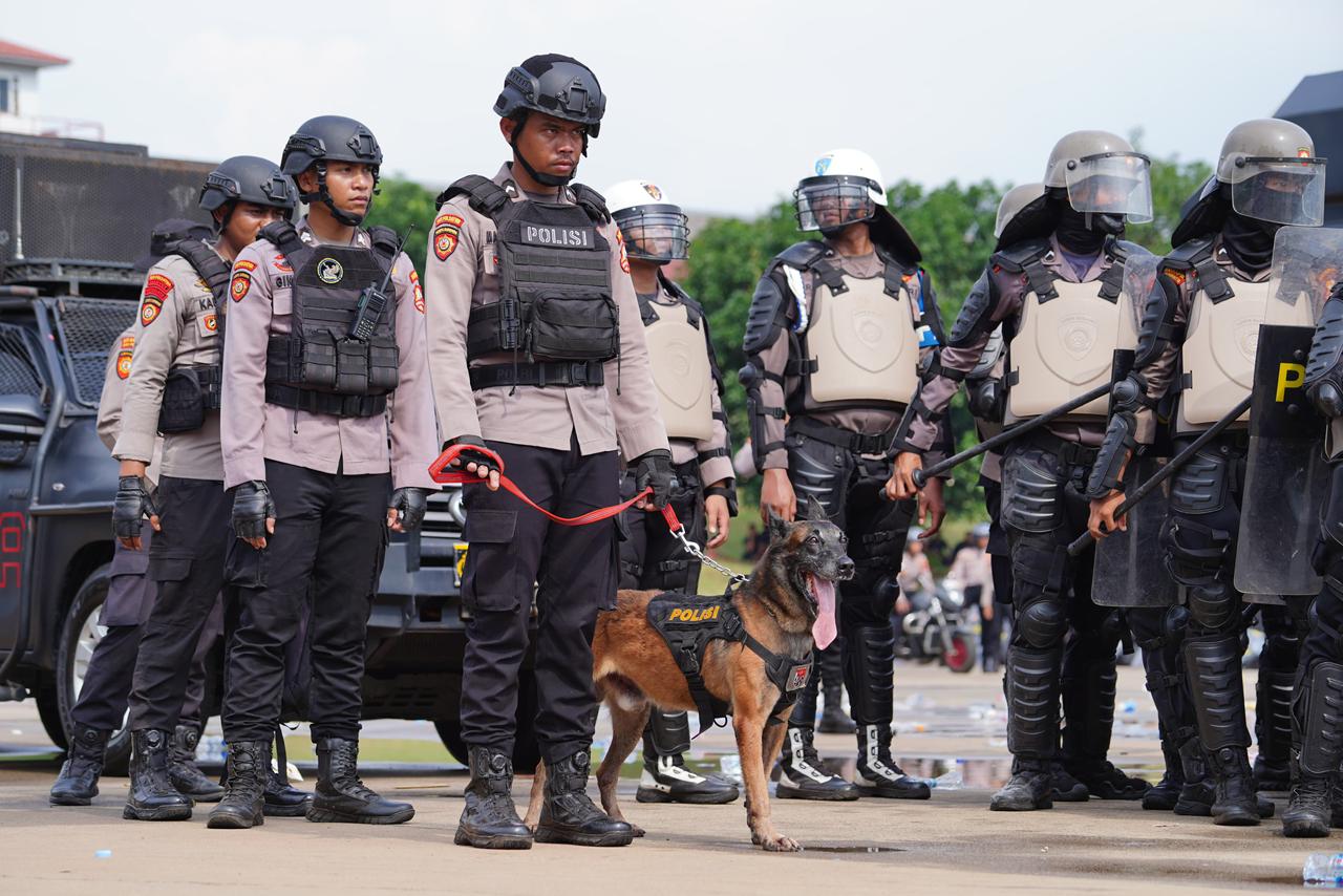 Polri Peragakan Model Pelayanan Unjuk Rasa Terbaru pada Apel Kasatwil 2025, Dirsamapta: “Semua Tindakan Harus Sesuai Prosedur dan Berbasis HAM” Polri Peragakan Model Pelayanan Unjuk Rasa Terbaru pada Apel Kasatwil 2025, Dirsamapta: “Semua Tindakan Harus Sesuai Prosedur dan Berbasis HAM”