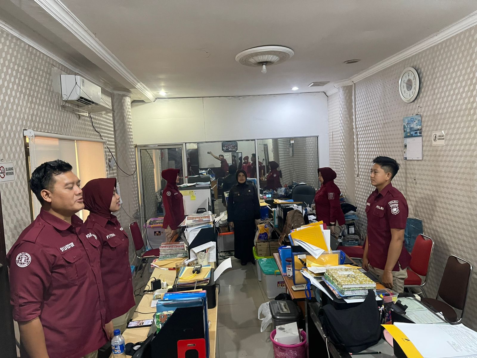 Negara Bangga Kepada Polda Jabar Setiap Pukul 10.00 WIB Dikumandangkan Lagu Indonesia Raya Negara Bangga Kepada Polda Jabar Setiap Pukul 10.00 WIB Dikumandangkan Lagu Indonesia Raya