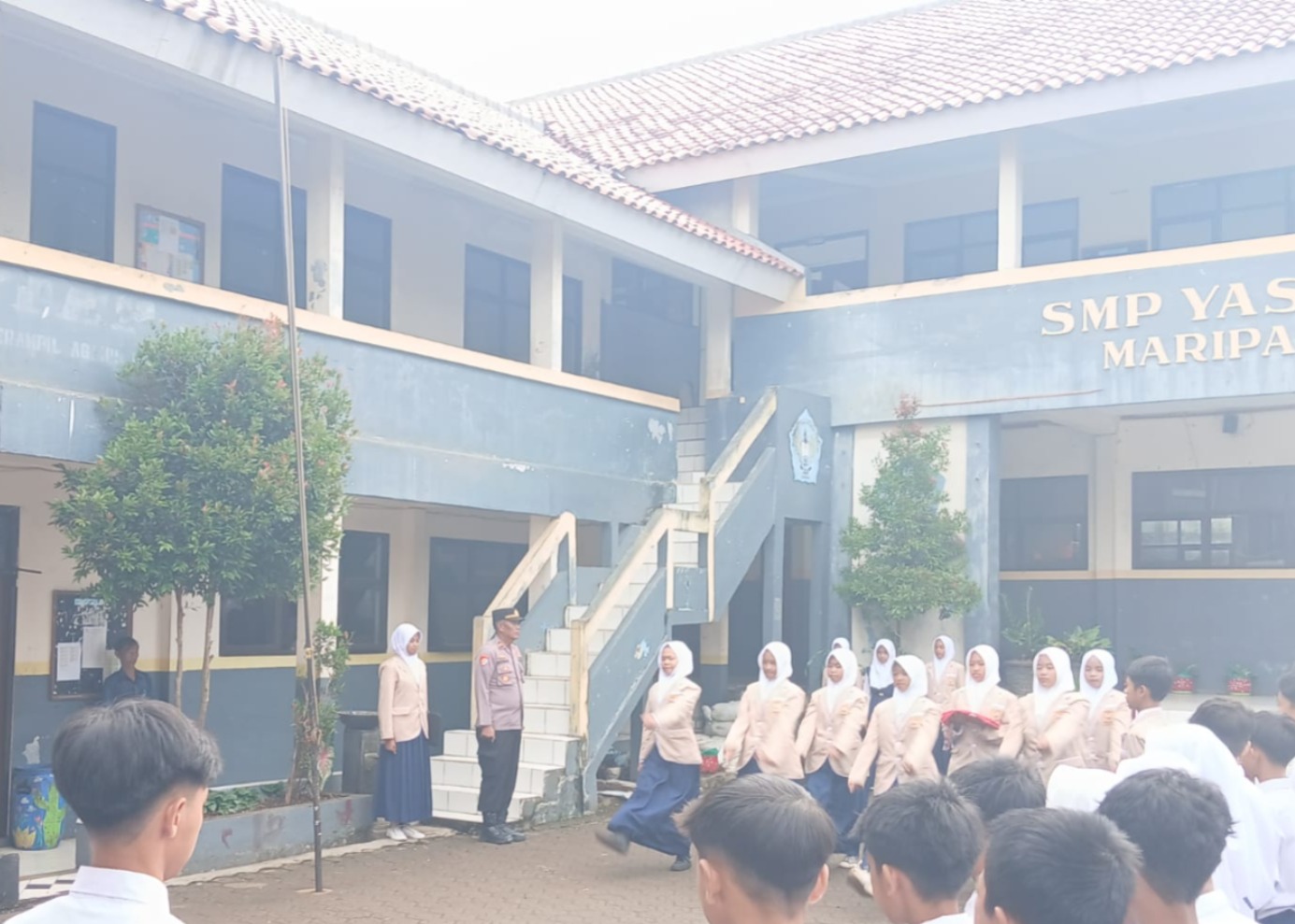 Polsek Sukawening Polres Garut Jadi Irup Upacara di SMP YASPRI Maripari