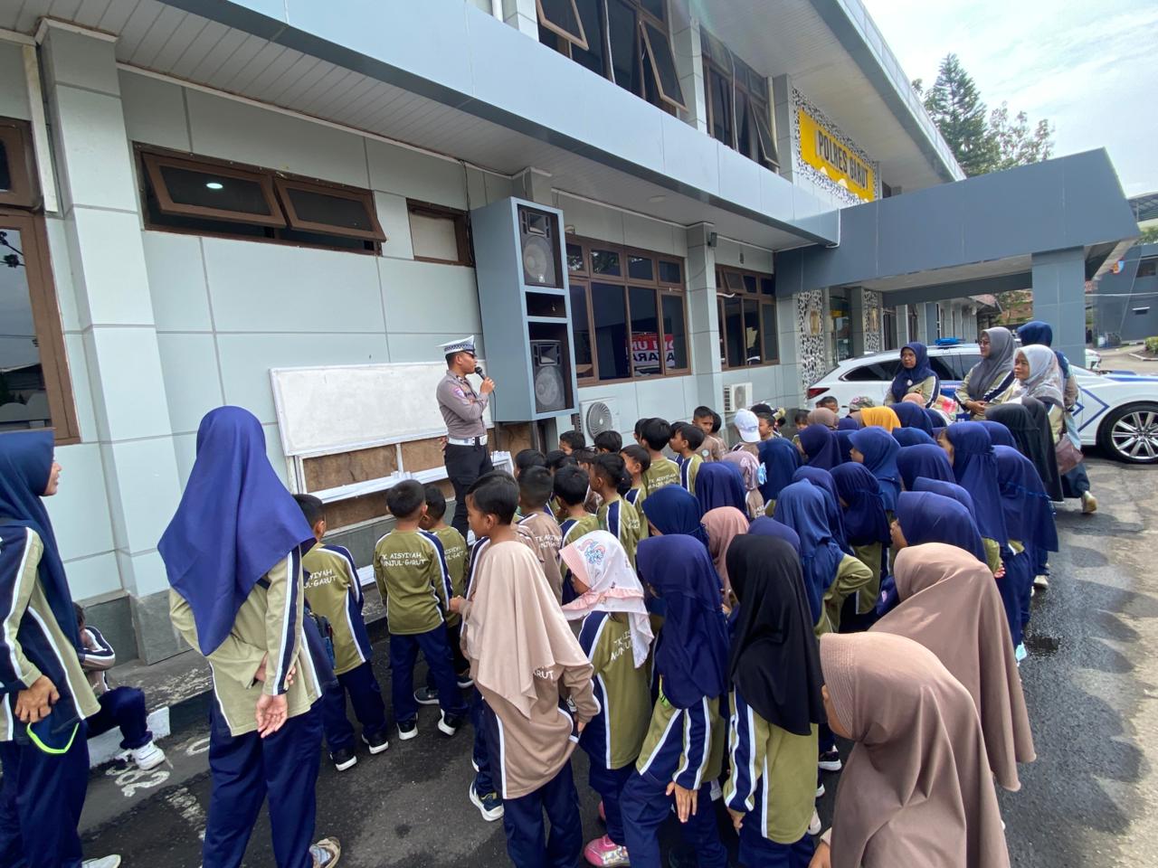 Satlantas Polres Garut Gelar Kegiatan “Polisi Sahabat Anak” Bersama Tk Aisyiah Garut