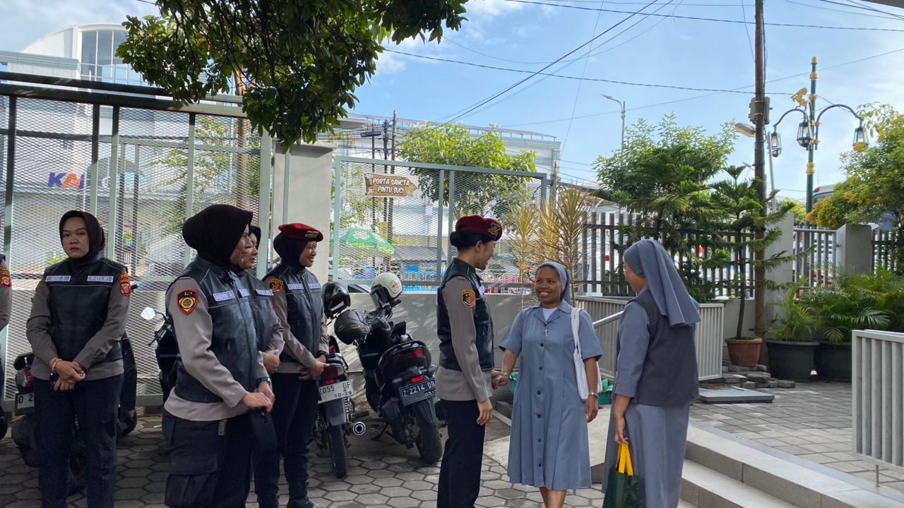 Polwan Polres Garut Laksanakan Patroli di Wilayah Perkotaan Jaga Kamtibmas dan Beri Rasa Aman kepada Masyarakat