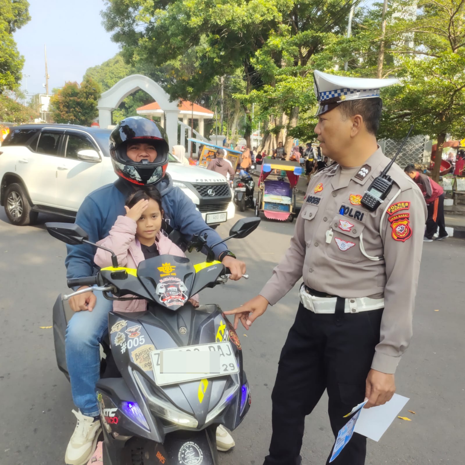 Sat Lantas Polres Garut Himbau Pengendara Agar Tidak Merokok Saat Berkendara