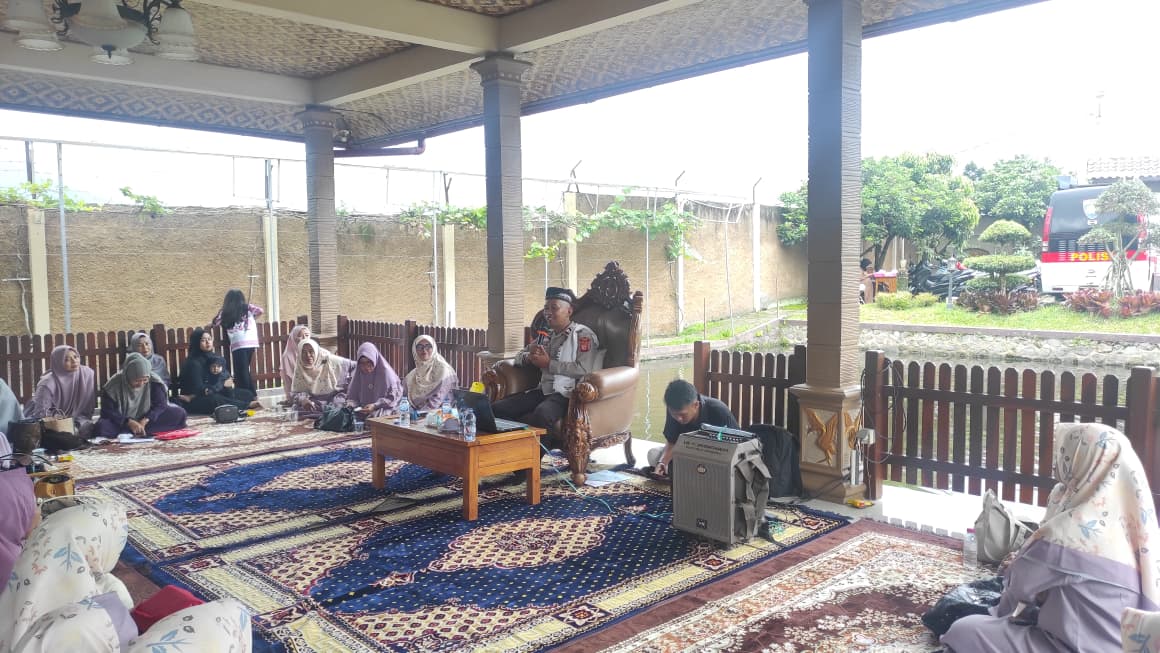 Sat Binmas Polres Garut Ajak Jemaah Pengajian Bulanan Perkuat Iman dan Wawasan Kebangsaan