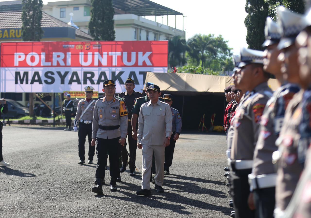 Apel Gelar Pasukan Operasi Zebra Lodaya 2025, Polres Garut Siap Wujudkan Kamseltibcarlantas Aman dan Nyaman Apel Gelar Pasukan Operasi Zebra Lodaya 2025, Polres Garut Siap Wujudkan Kamseltibcarlantas Aman dan Nyaman