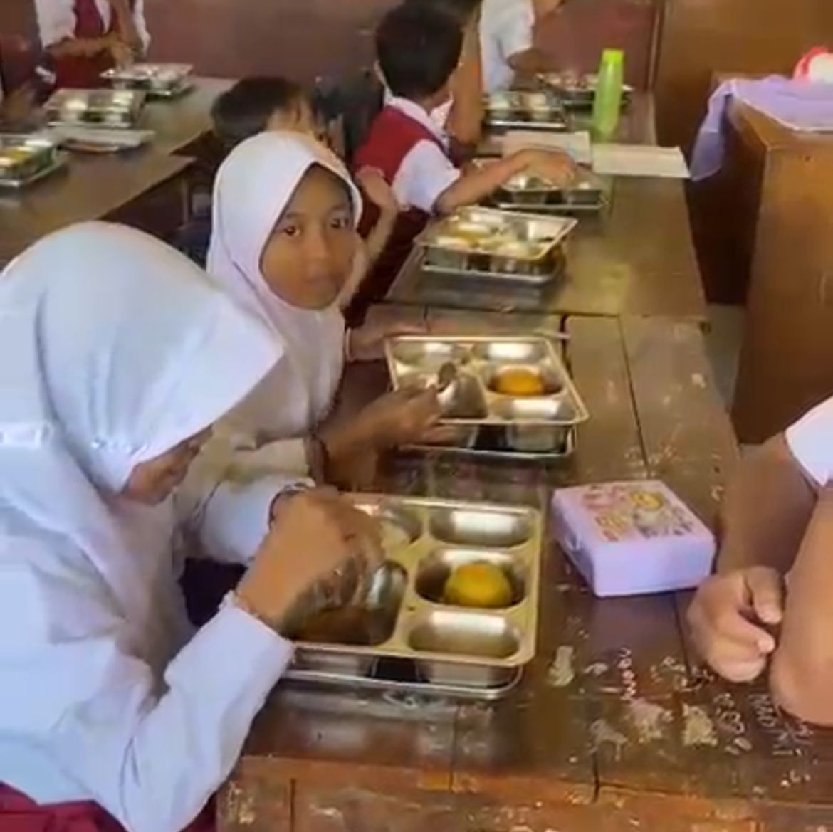 SPPG Polres Garut Hadirkan Layanan Pemenuhan Gizi Terstruktur untuk Dukung Kesehatan Pelajar SPPG Polres Garut Hadirkan Layanan Pemenuhan Gizi Terstruktur untuk Dukung Kesehatan Pelajar