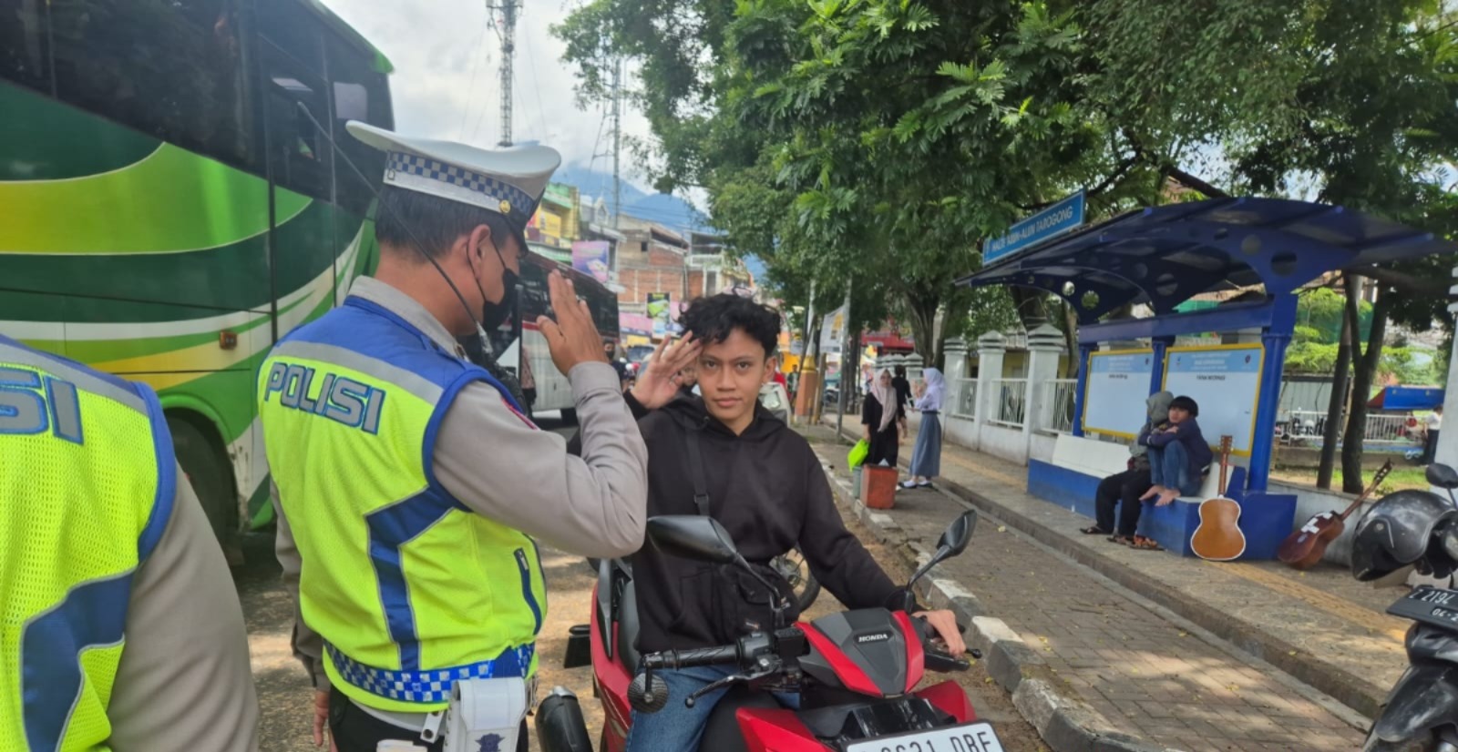 Hari Pertama Ops Zebra Lodaya 2025 Puluhan Pengendara Terjaring, Polres Garut berikan Teguran Kepada Pelanggar