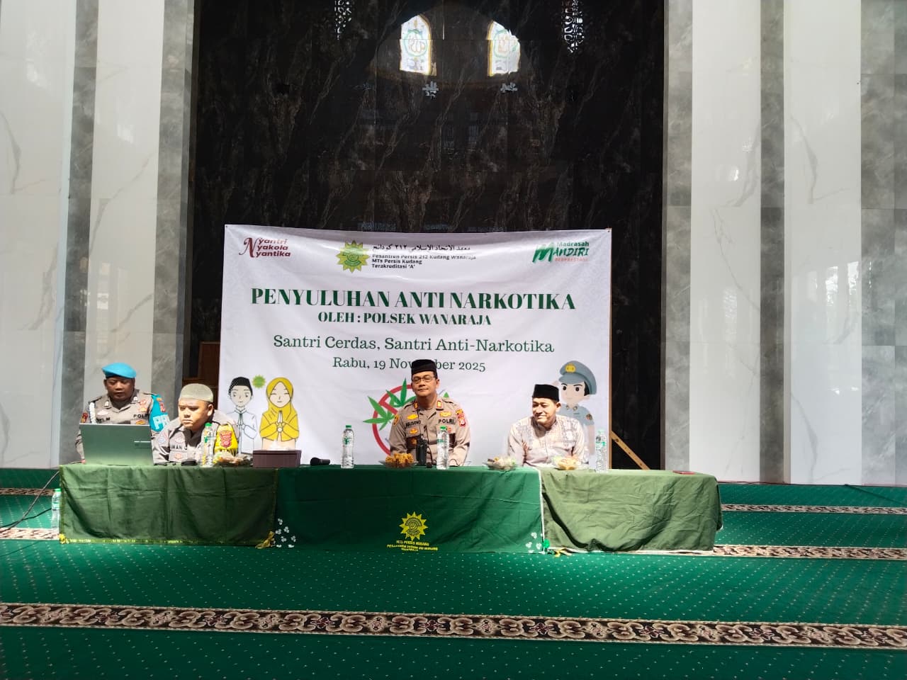 Kapolsek Wanaraja Beri Penyuluhan Bahaya Narkoba kepada Ratusan Santri MTs Persis Kudang