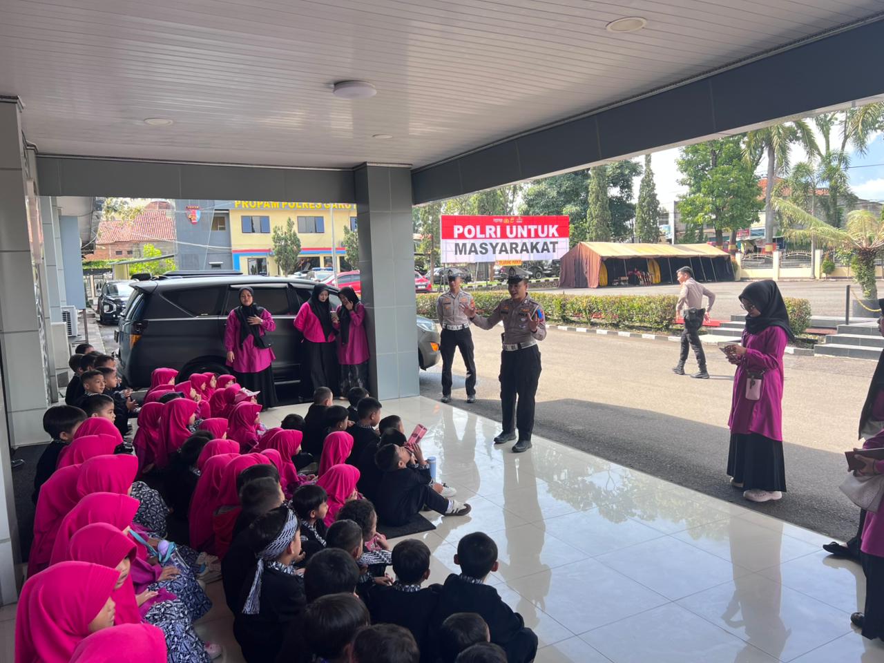 Polres Garut Terima Kunjungan TK Rabbani dalam Program Polisi Sahabat Anak